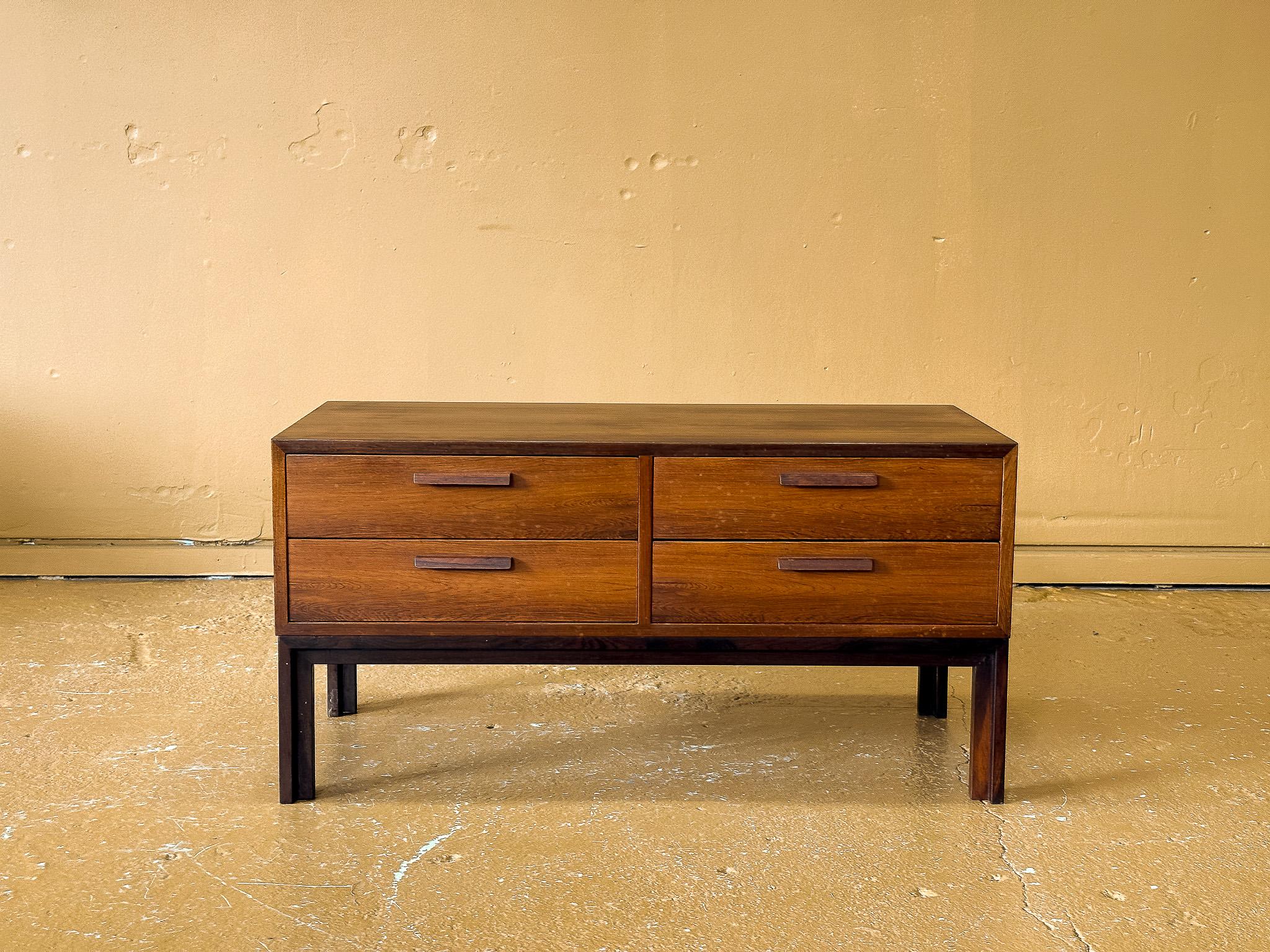 Mid-Century moderno Cassettiera bassa in vendita