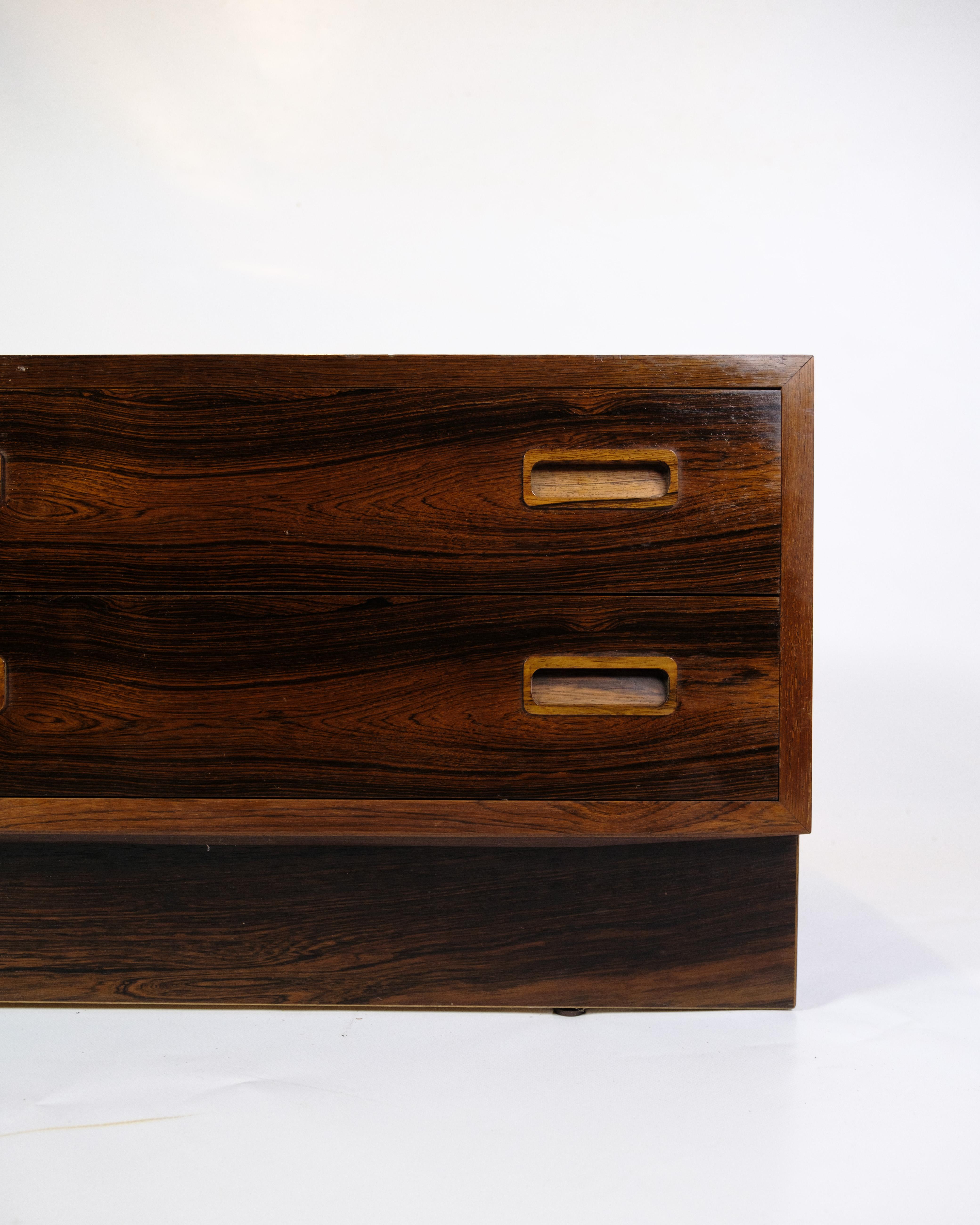 Low Chest Of Drawers Made In Rosewood By Hundevad Furniture Factory From 1960s In Good Condition For Sale In Lejre, DK