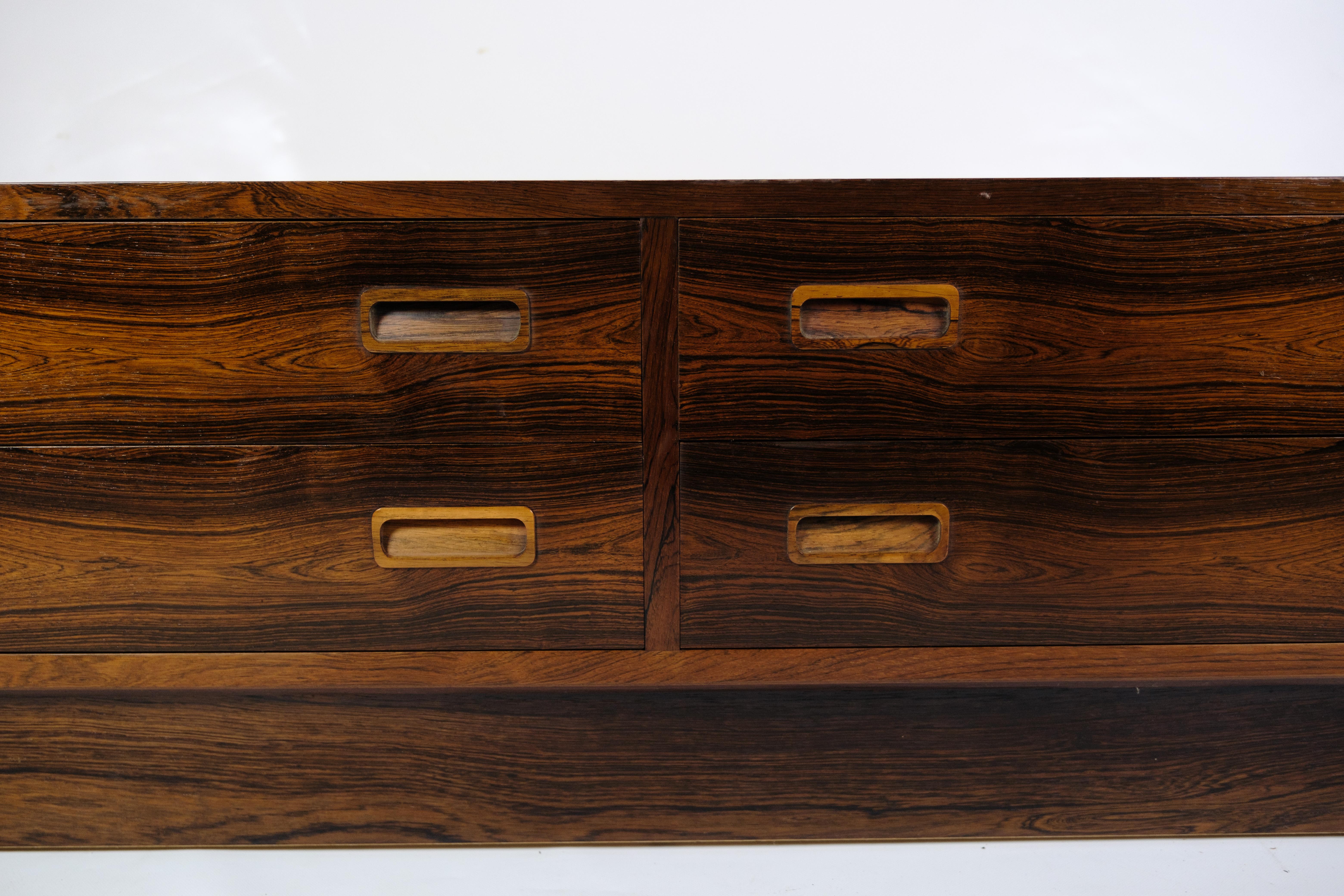 Low Chest Of Drawers Made In Rosewood By Hundevad Furniture Factory From 1960s For Sale 1