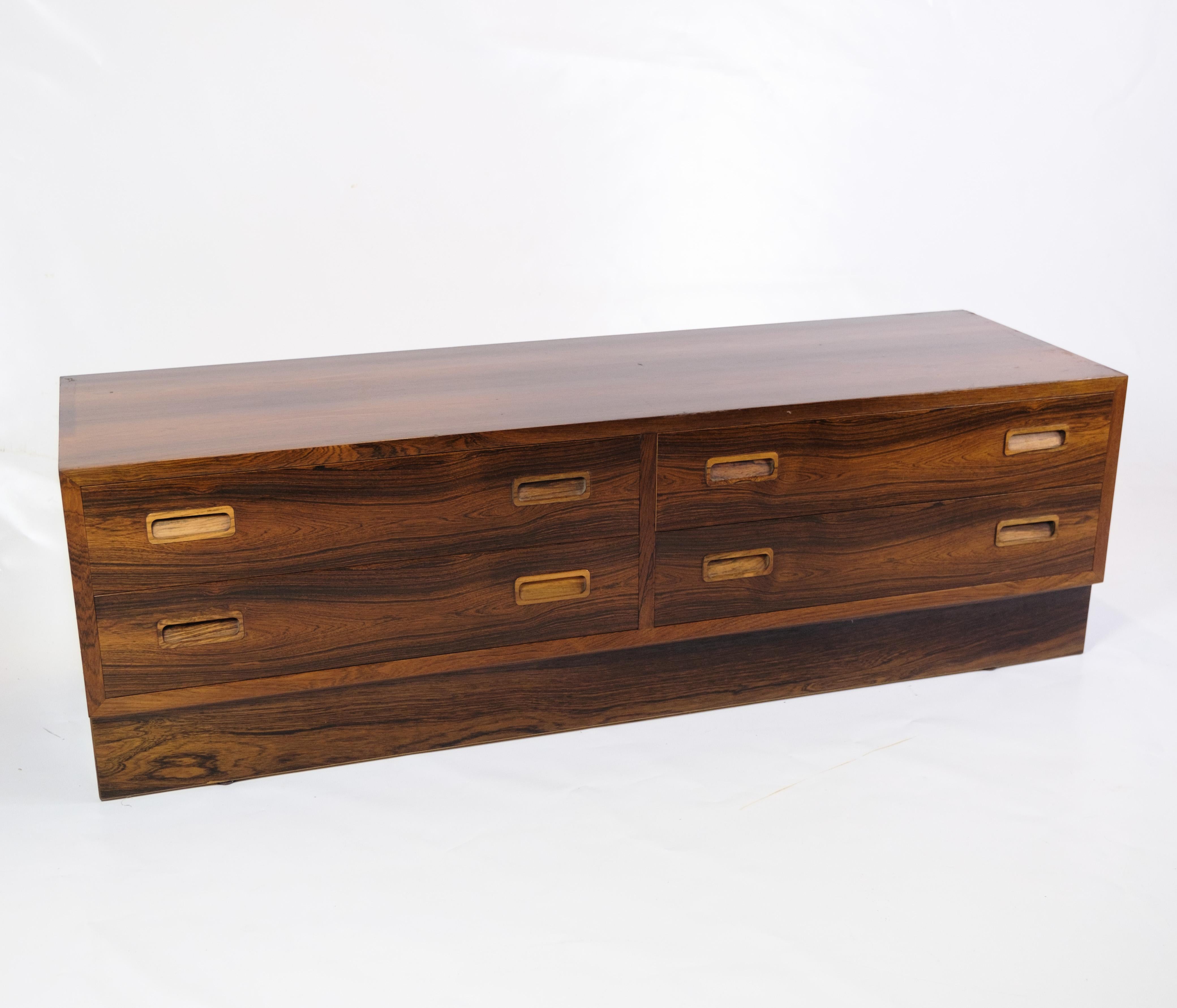 Low Chest Of Drawers Made In Rosewood By Hundevad Furniture Factory From 1960s For Sale 2