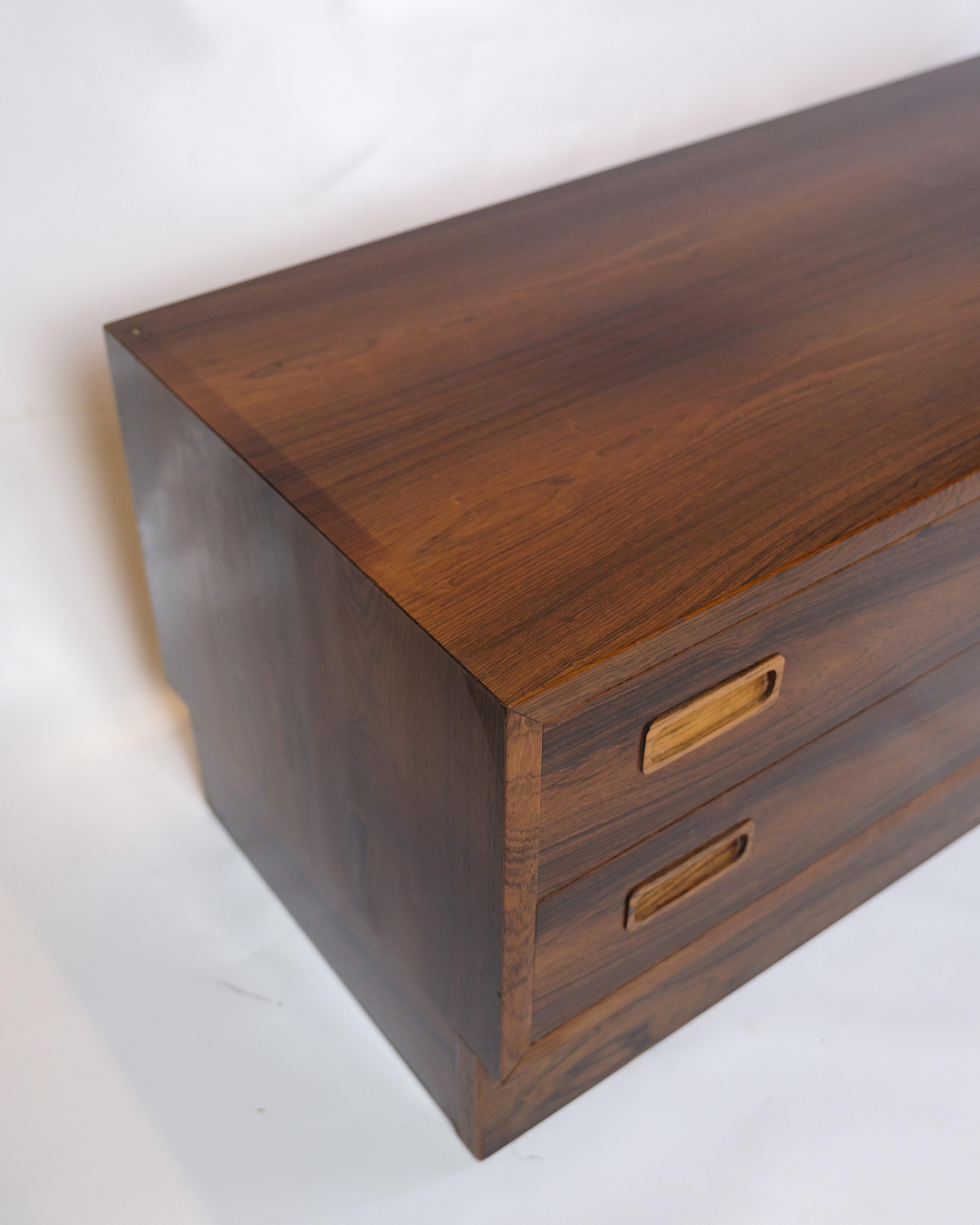 Low Chest Of Drawers Made In Rosewood By Hundevad Furniture Factory From 1960s For Sale 3