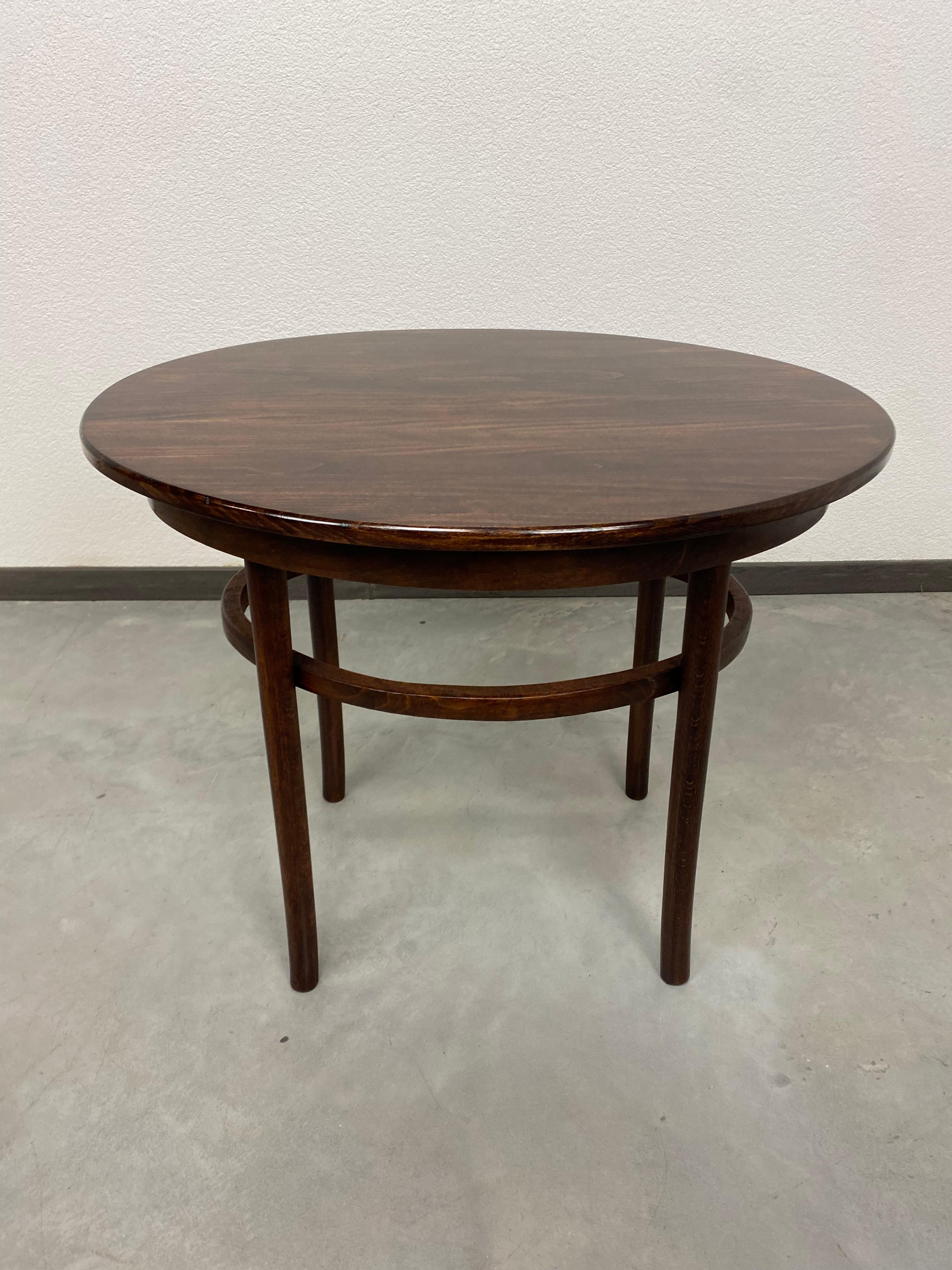 Low coffee table by Thonet Mundus professionally stained and repolished.