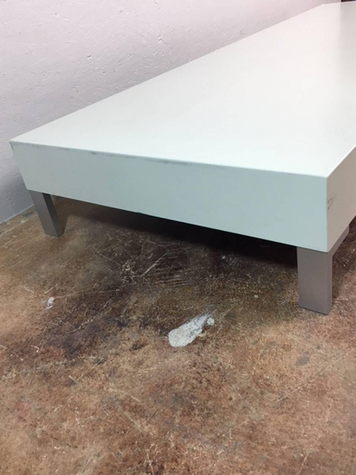 Mid-Century Modern Low Coffee Table or Sculpture Display Table For Sale