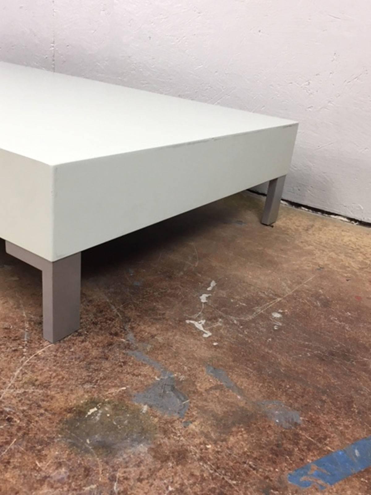 Low Coffee Table or Sculpture Display Table In Excellent Condition For Sale In Phoenix, AZ