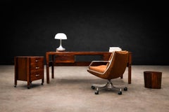 “Low Commander” Swivel Armchair by Jorge Zalszupin, Chenille & Aluminum, Brazil