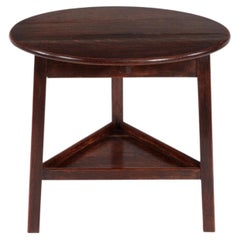 Low Cricket Table with Undershelf