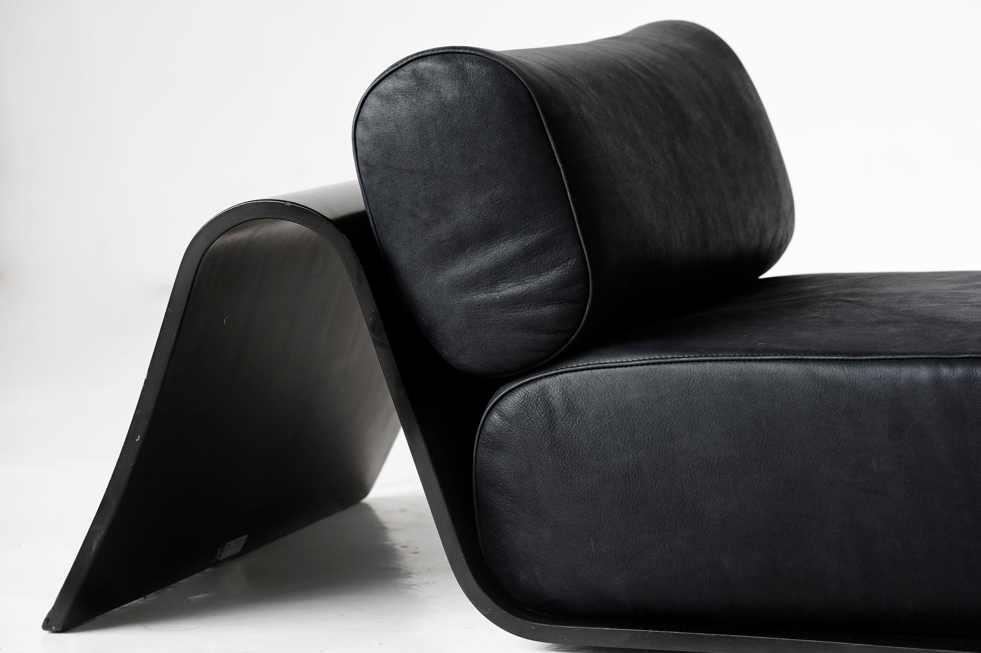 Leather Low easy chair by Oscar Niemeyer, Brazil, 1978 For Sale