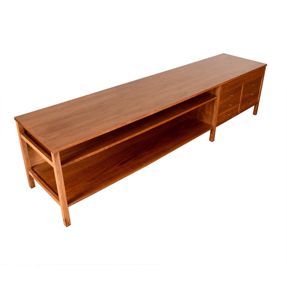 Low Entertainment Console Drawers/ Accent Table by Paul McCobb, circa 1950s In Excellent Condition In Kensington, MD