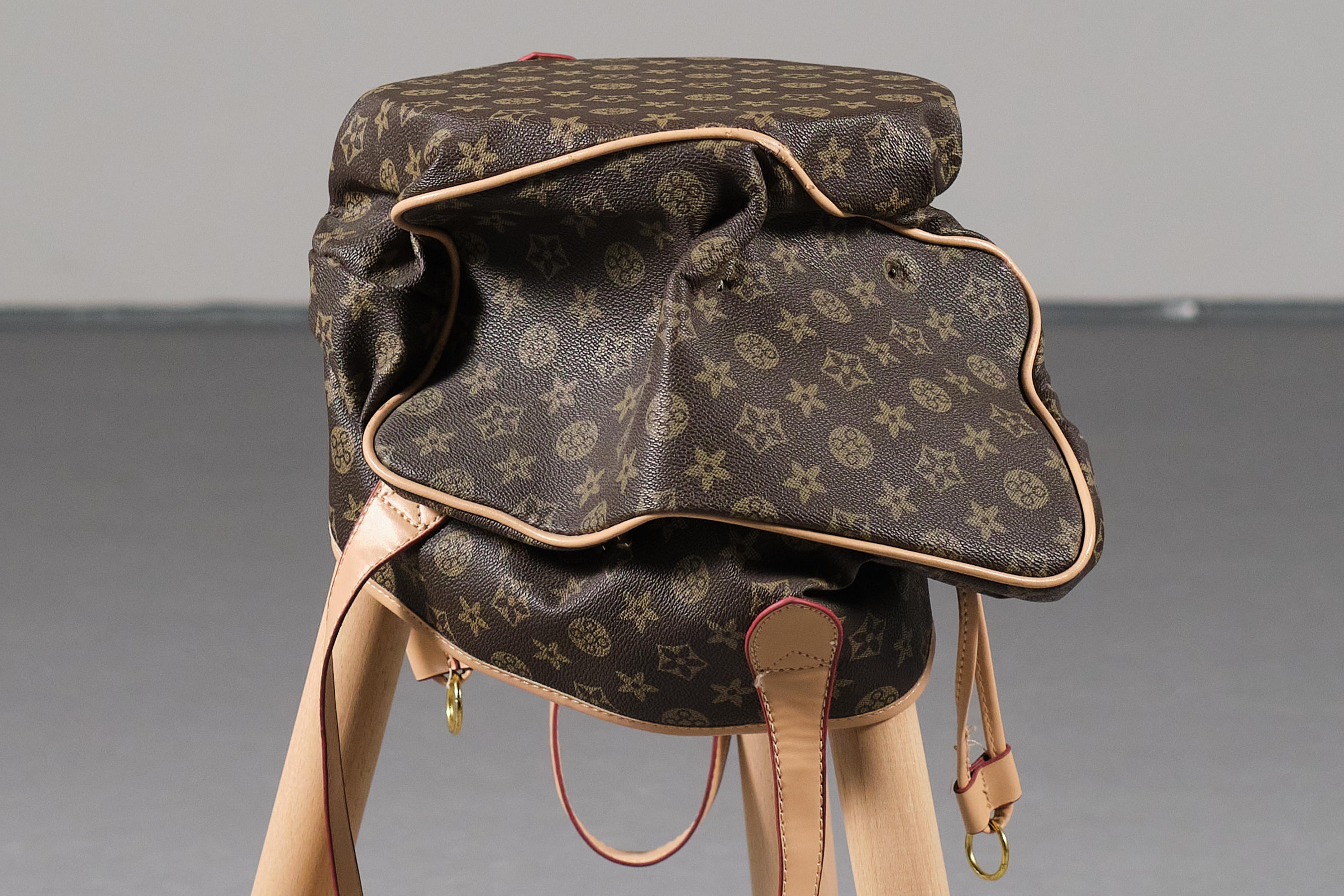 Acier Tabouret bas FB 1 en Wood Wood récupéré avec sac Knock-Off en faux cuir par Curro Claret en vente