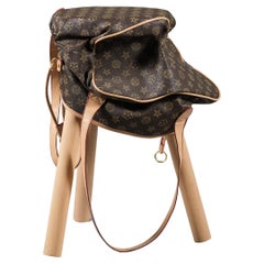 Tabouret bas FB 1 en Wood Wood récupéré avec sac Knock-Off en faux cuir par Curro Claret