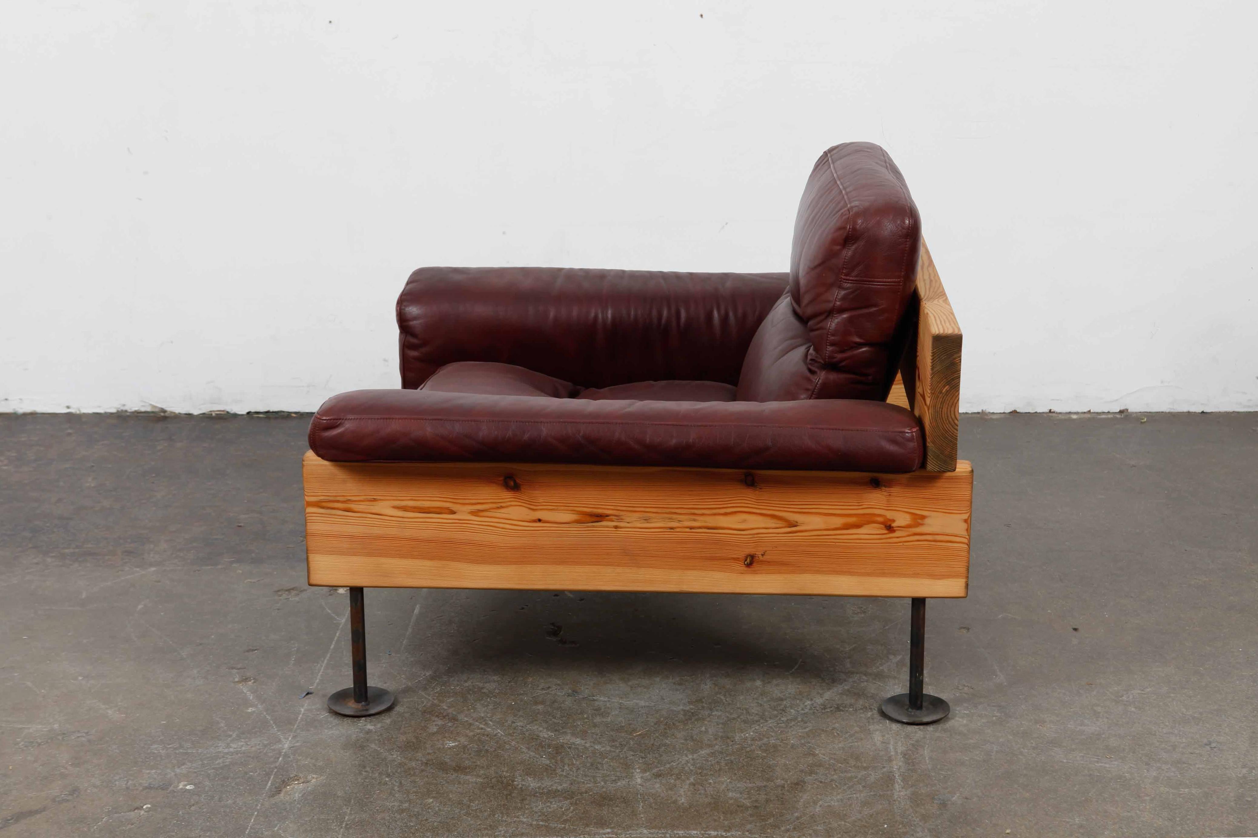 Late 20th Century Low Finnish Lounge Chair by Hannu Jyräs in Solid Pine with Original Leather