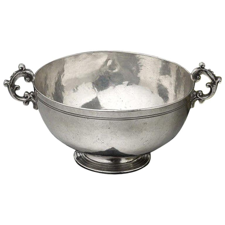 Low Footed Silver Bowl Sicily, circa 1690 For Sale