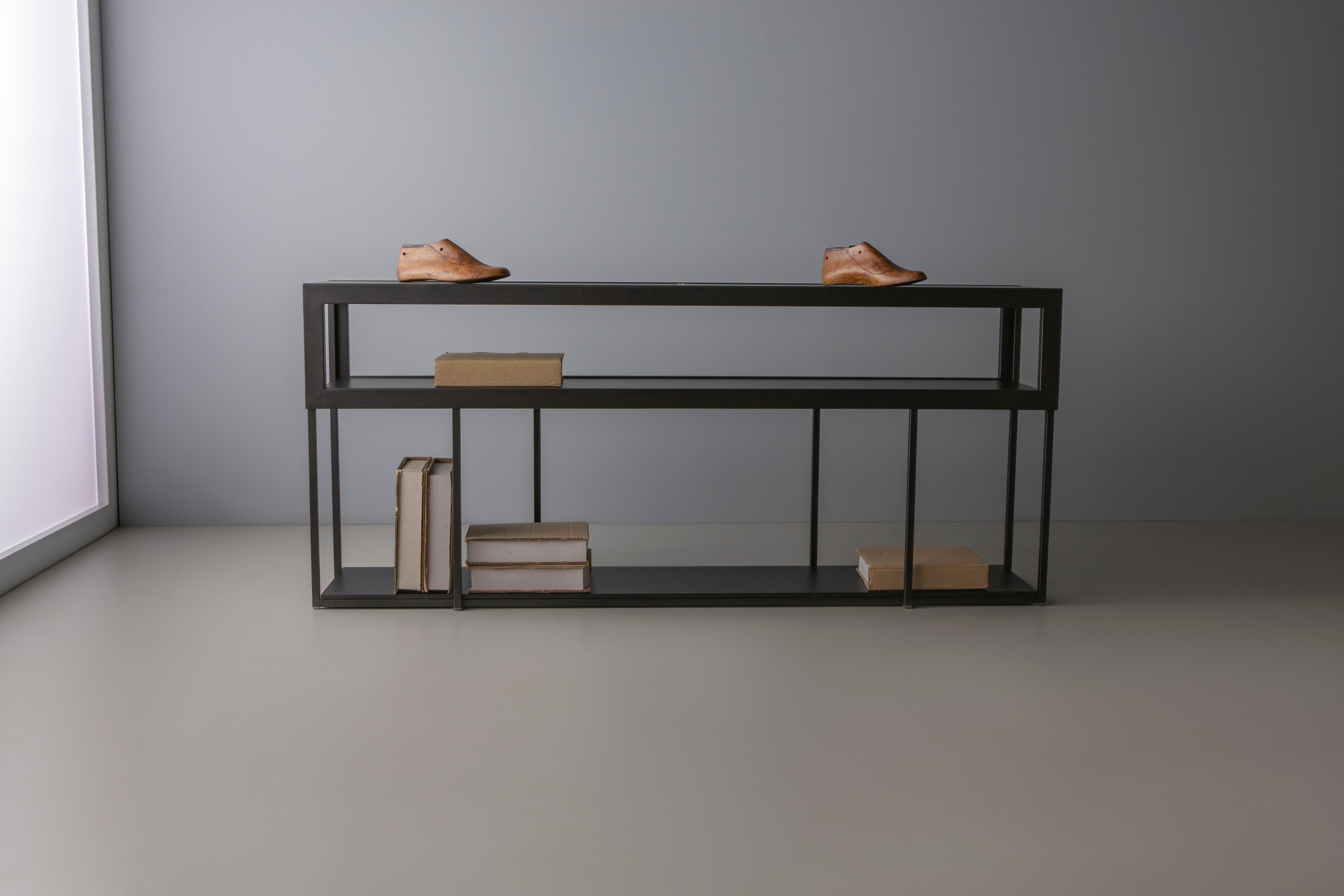 Low Frame Bookcase by Doimo Brasil
Dimensions:  W 150 x D 30 x H 65 cm 
Materials: Structure: painted metal, Top: leather, Shelf: venner.
  

With the intention of providing good taste and personality, Doimo deciphers trends and follows the