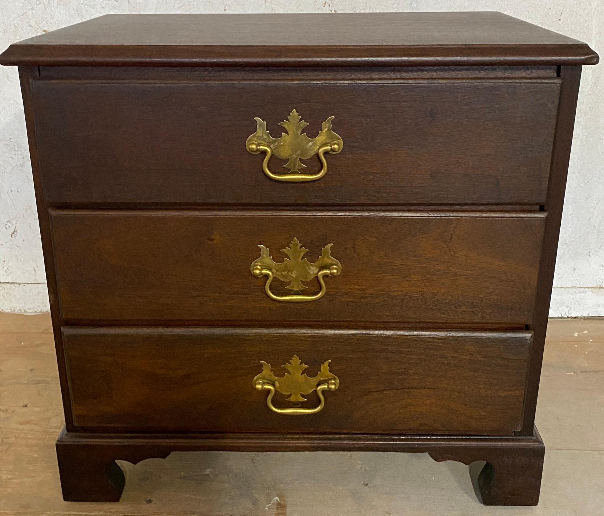 20th Century Low Georgian Style Mahogany Chest/Nightstand or End Table For Sale