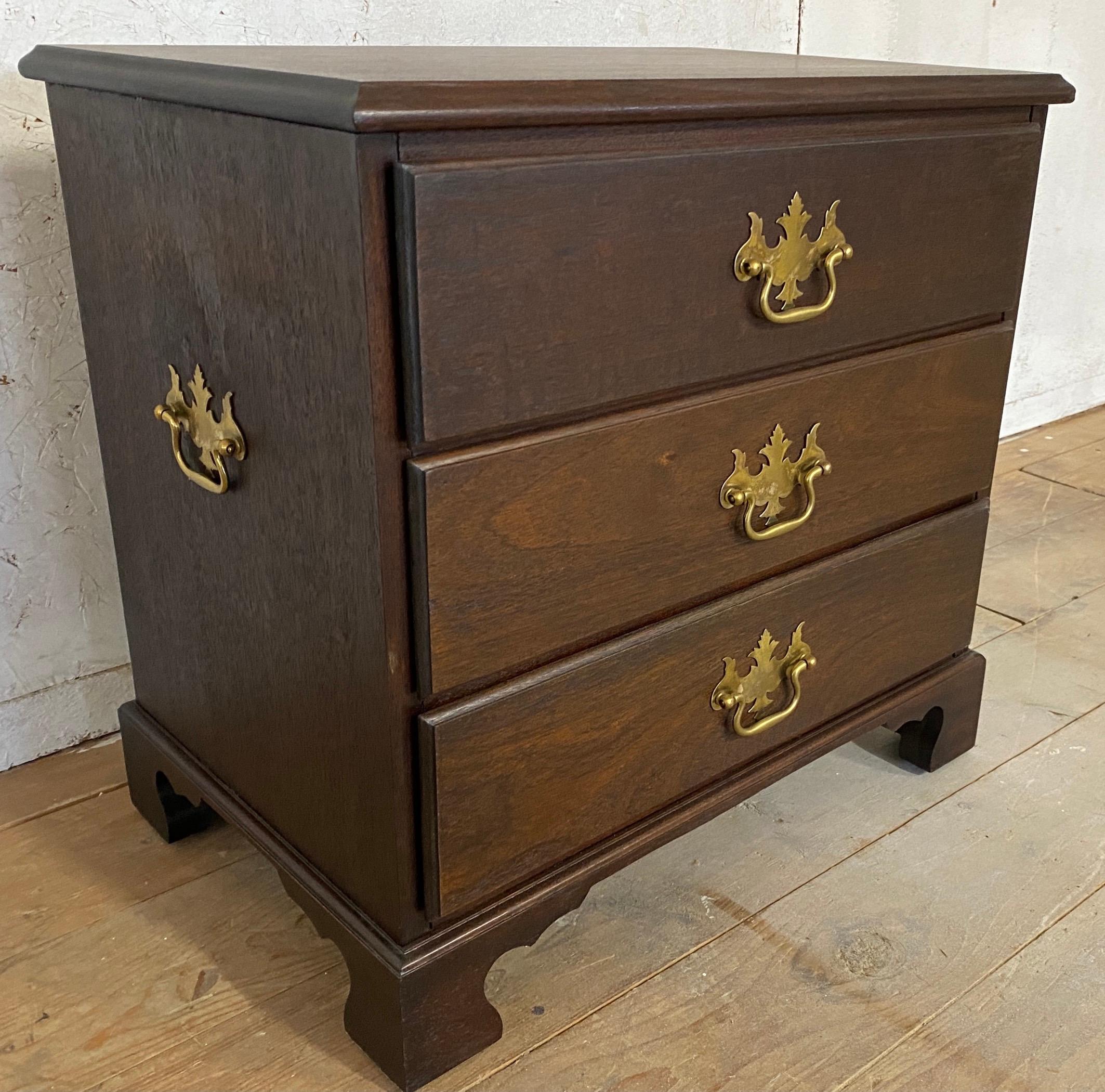 Low Georgian Style Mahogany Chest/Nightstand or End Table For Sale 2