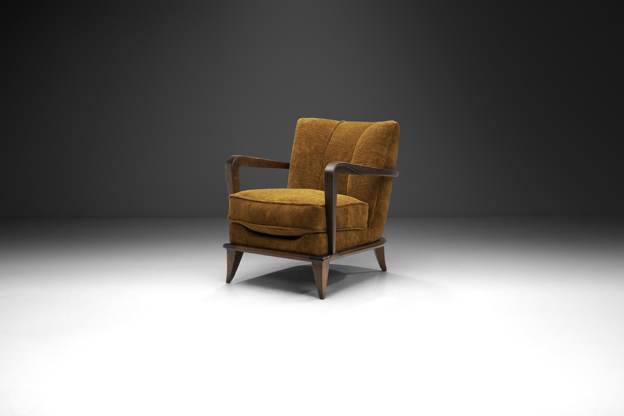 Etienne-Henri Martin’s design work combined elements of classic and avant-garde French design. The French designer and decorator designed his most famous seating models in the early 1950s, symbolizing French modernism of the 20th