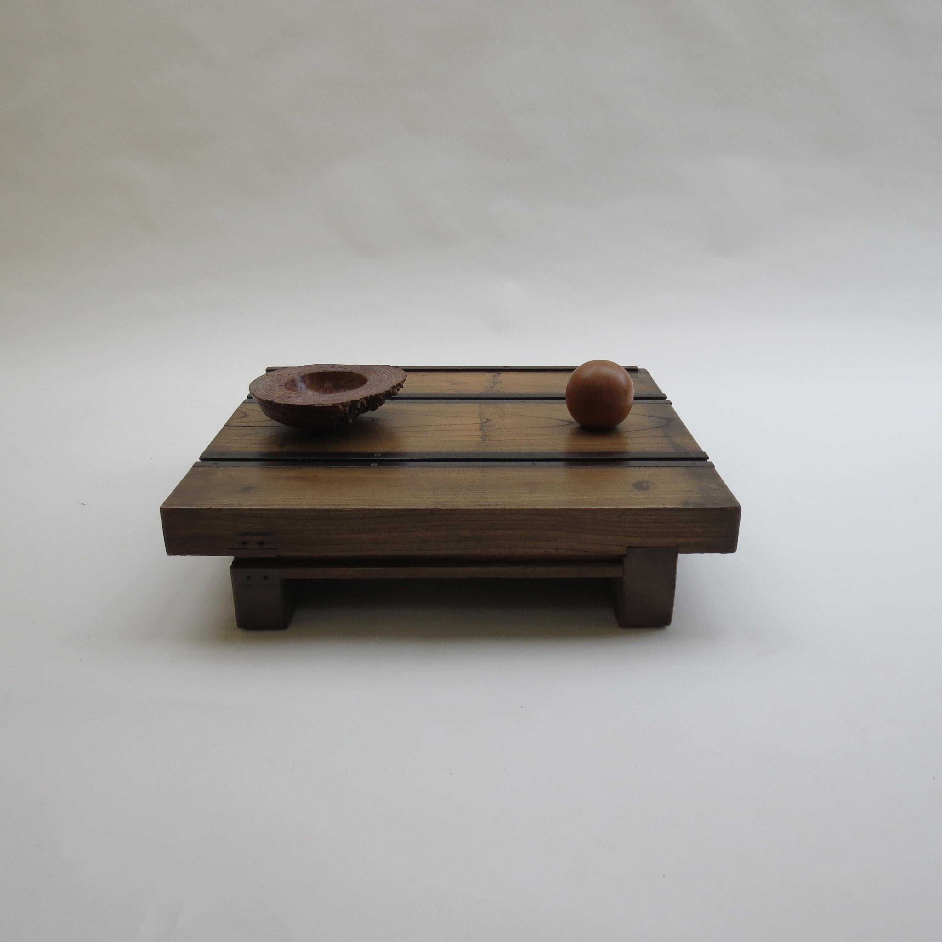 Wooden Japanese table with metal guides. Made from one piece of solid elm with metal guide inserts to the top.

Good heavy piece with very nice patination and color. Dates from early 20th century.

ST1160.



   