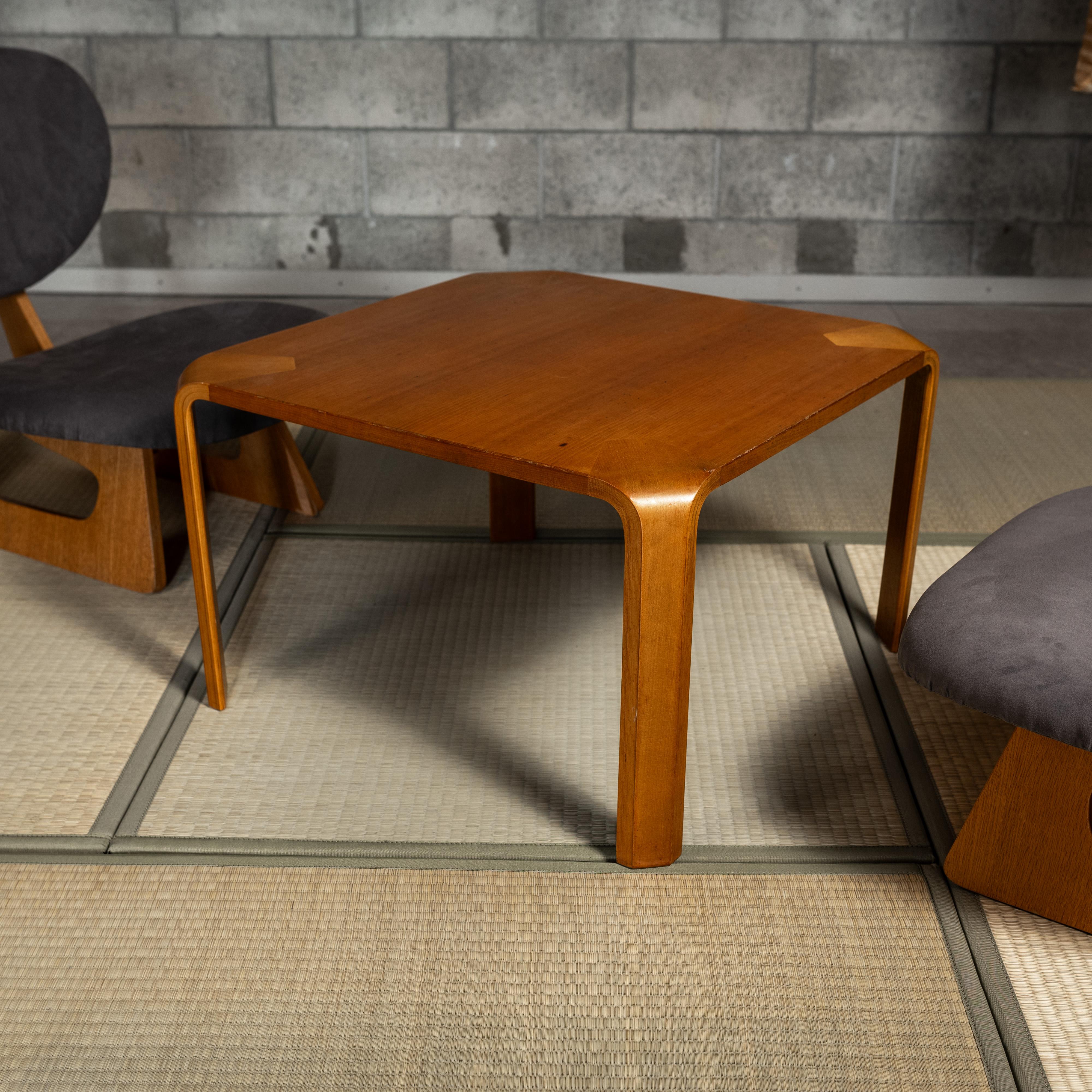 Table basse japonaise pour Tendo Mokko, Japon en vente 2