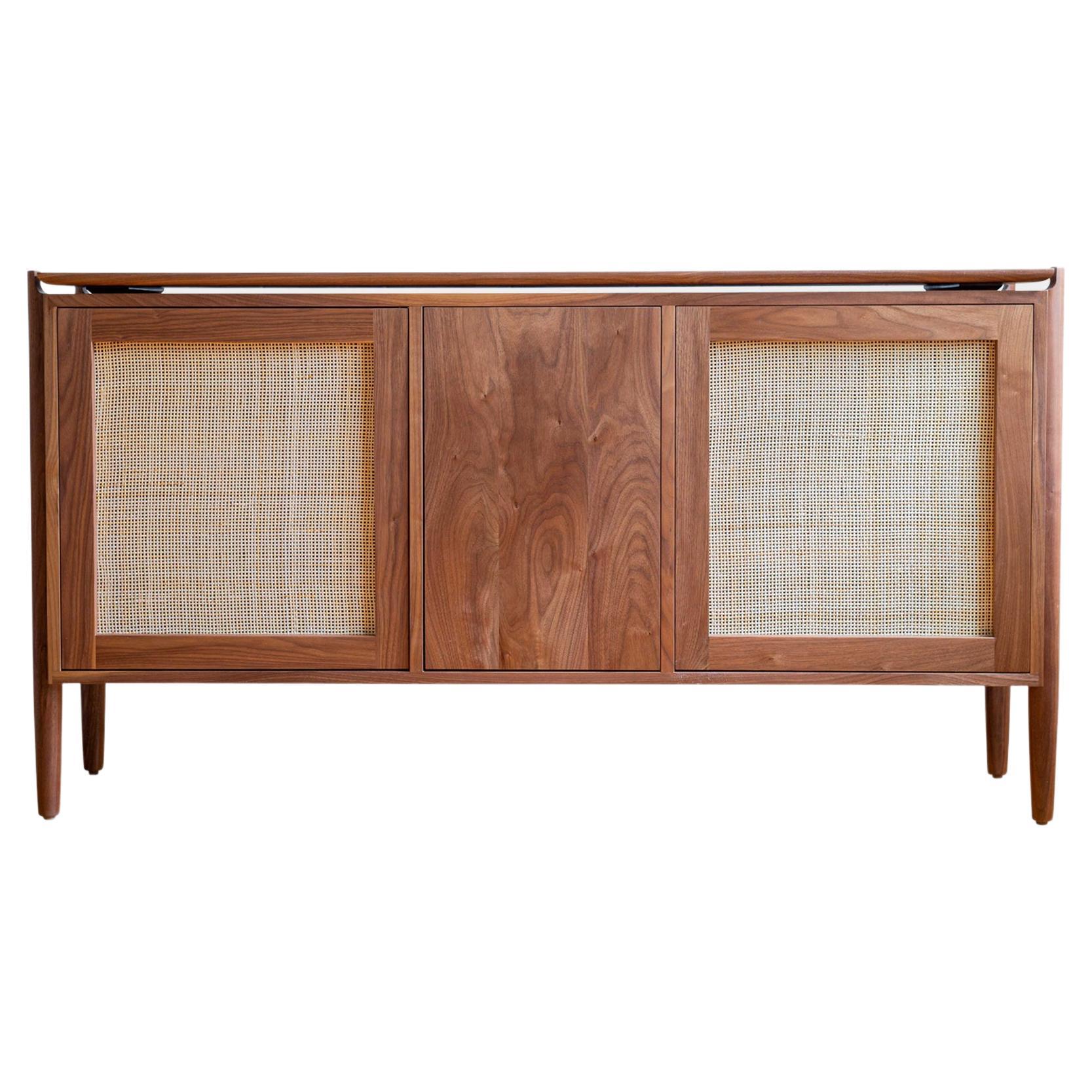 Niedriges KABOT Sideboard aus Nussbaumholz mit 3 Schranktüren