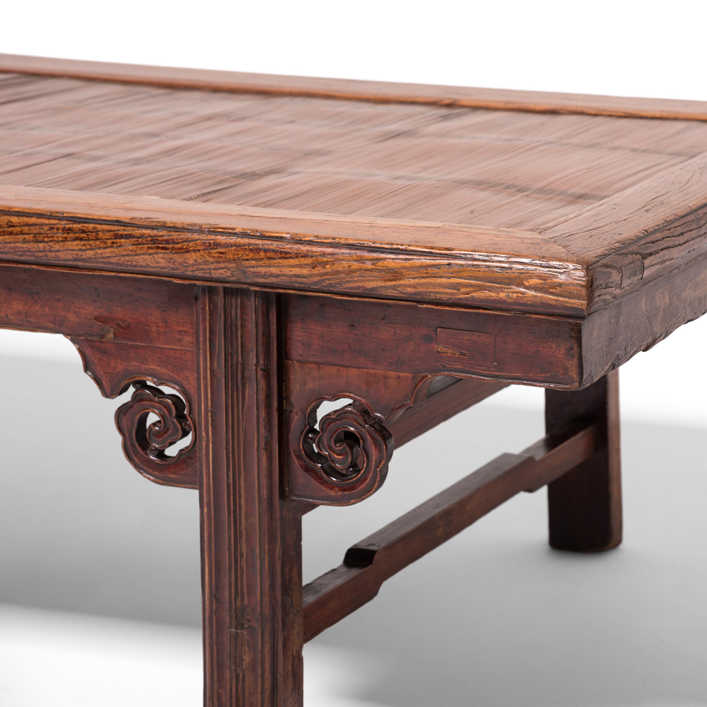 Low Chinese Kang Table with Spiral Spandrels, c. 1850 In Good Condition For Sale In Chicago, IL