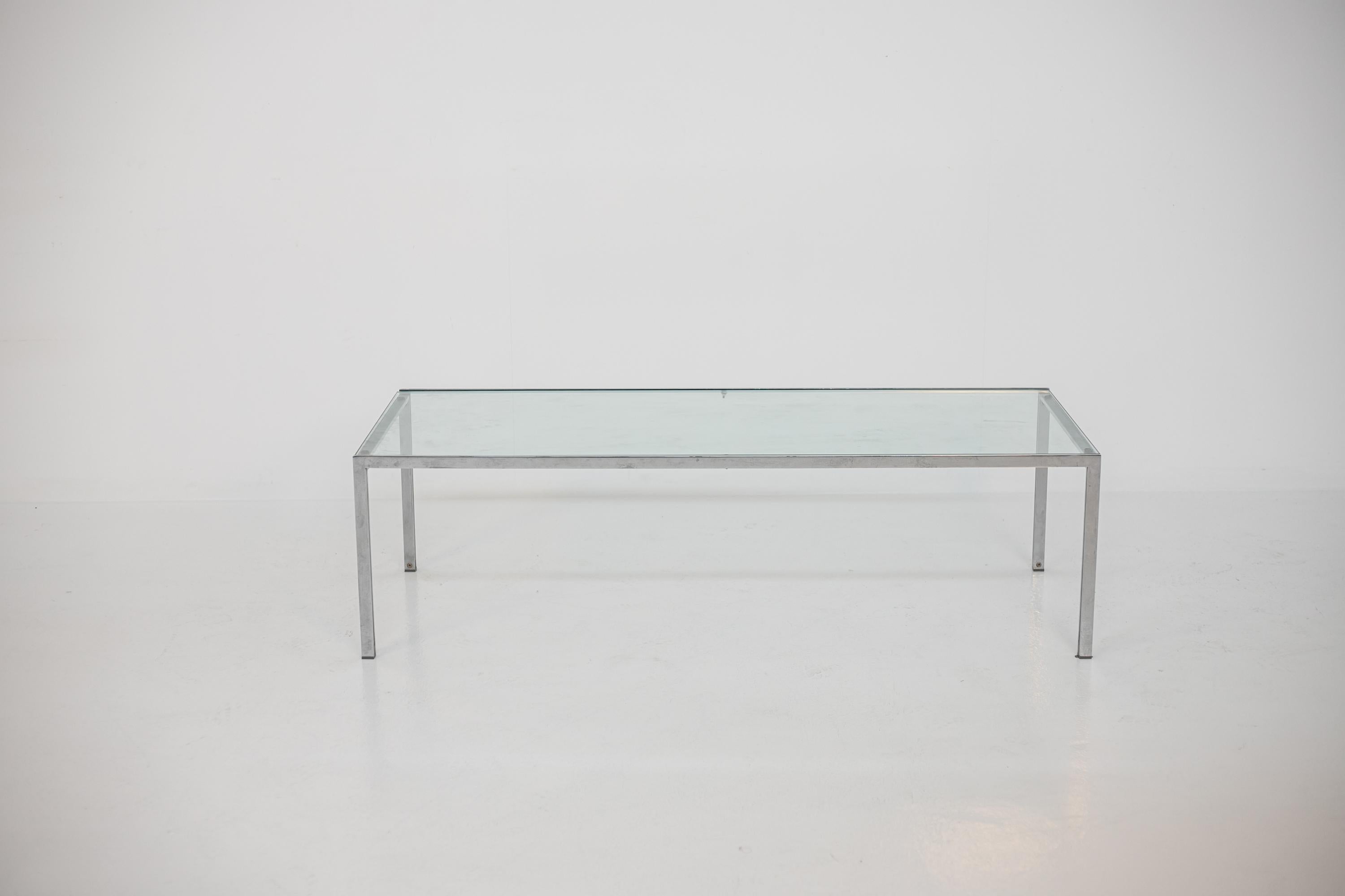 Smoking table for the 1960s living room made by Ross Littell for the DePadova manufacture. The living room table given its large size is ideal as a center table and is made with a steel frame. The table top is made of a 2 cm thick glass, original of