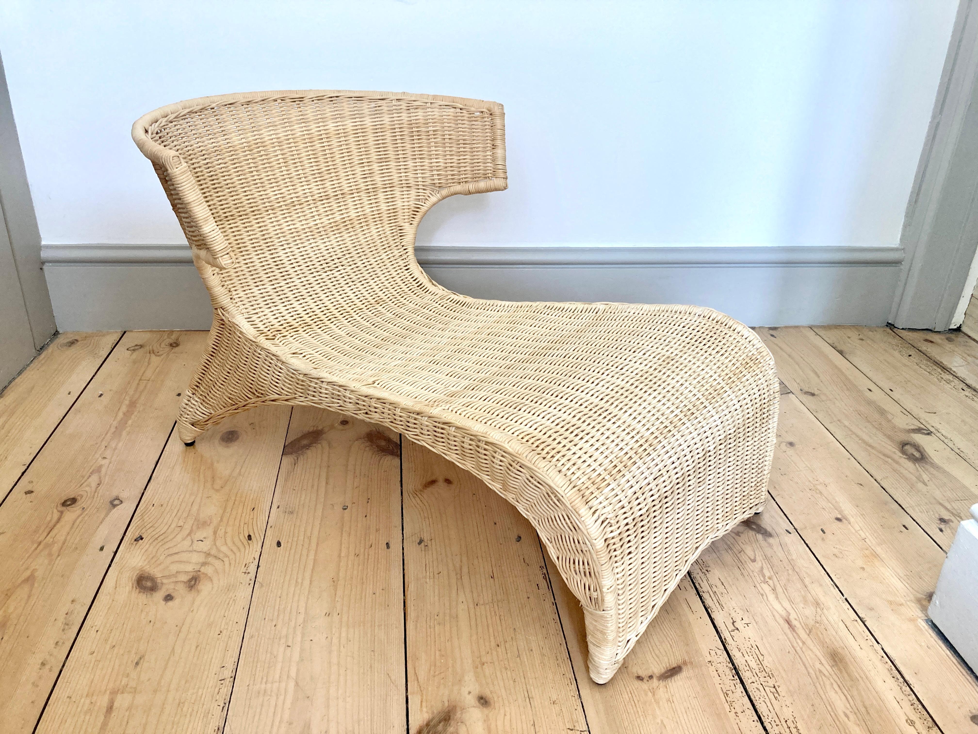 Savo Stuhl, 2001 von Monika Mulder für IKEA entworfen, in einer hellen Naturausführung

Hergestellt aus natürlichem Rattangeflecht auf einem Metallrahmen.

Tolles Design, ein bequemer, niedriger Stuhl.

Der Stuhl ist in ausgezeichnetem Zustand,
