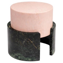 Sgabello basso in marmo