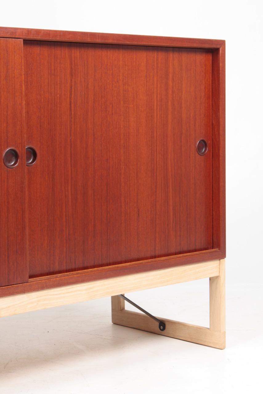 Mid-20th Century Low Midcentury Cabinet in Teak and Oak by Børge Mogensen, 1960s