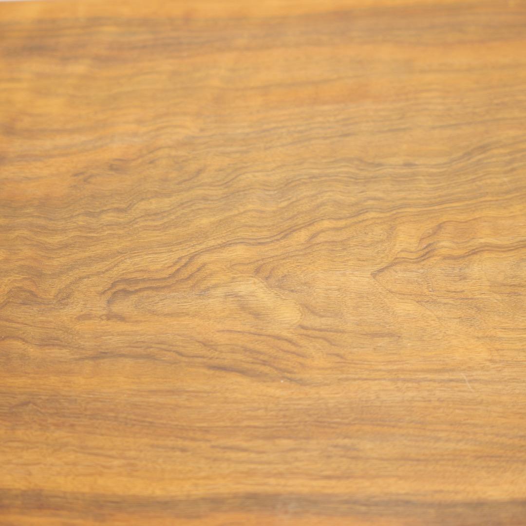 Comò basso a quattro cassetti del Mid Century in vendita 1