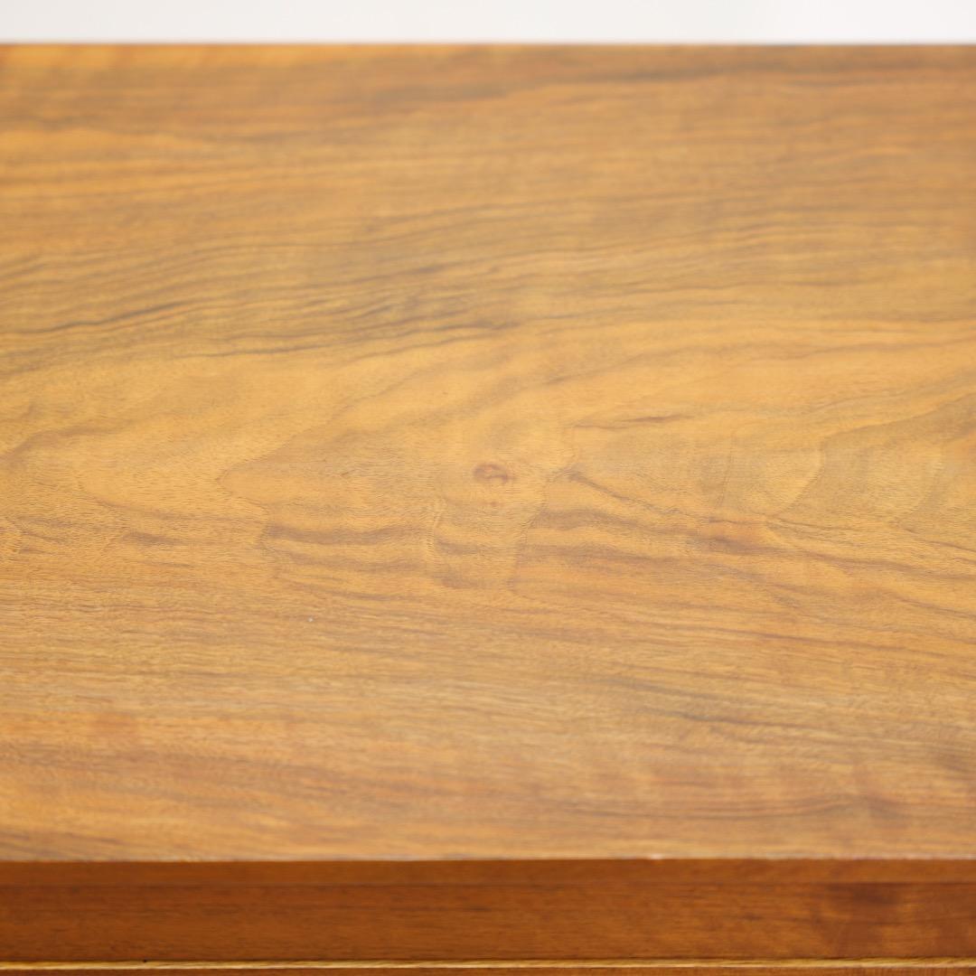 Comò basso a quattro cassetti del Mid Century in vendita 2