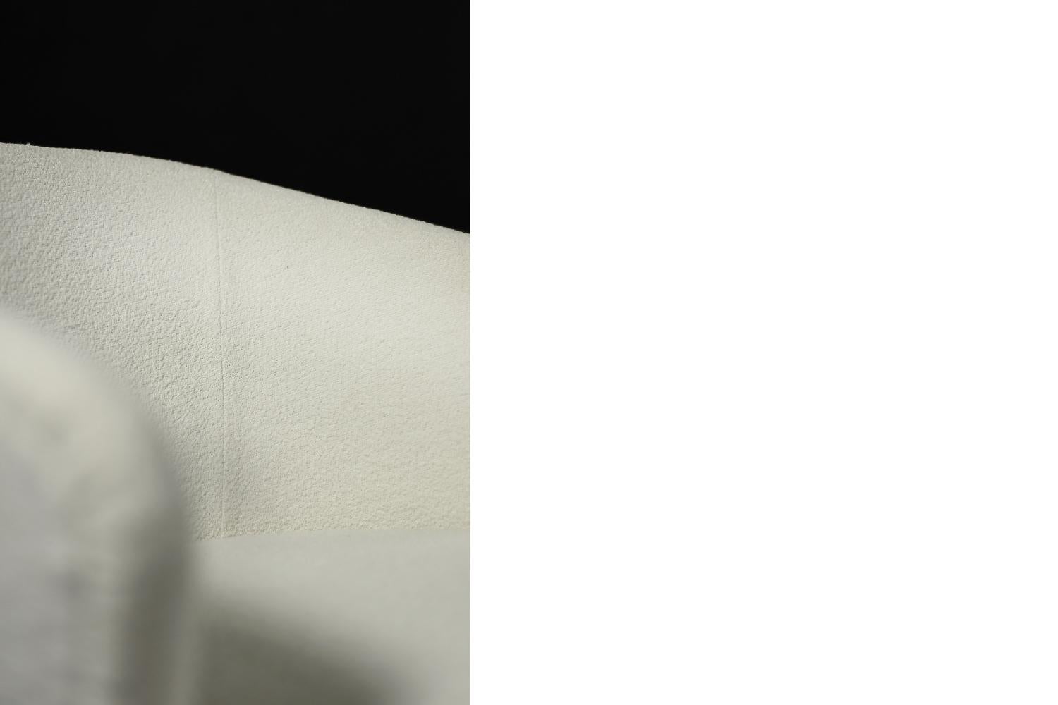 Fauteuil moderne scandinave du milieu du siècle dernier en chêne et tissu avec dossier arrondi en vente 4