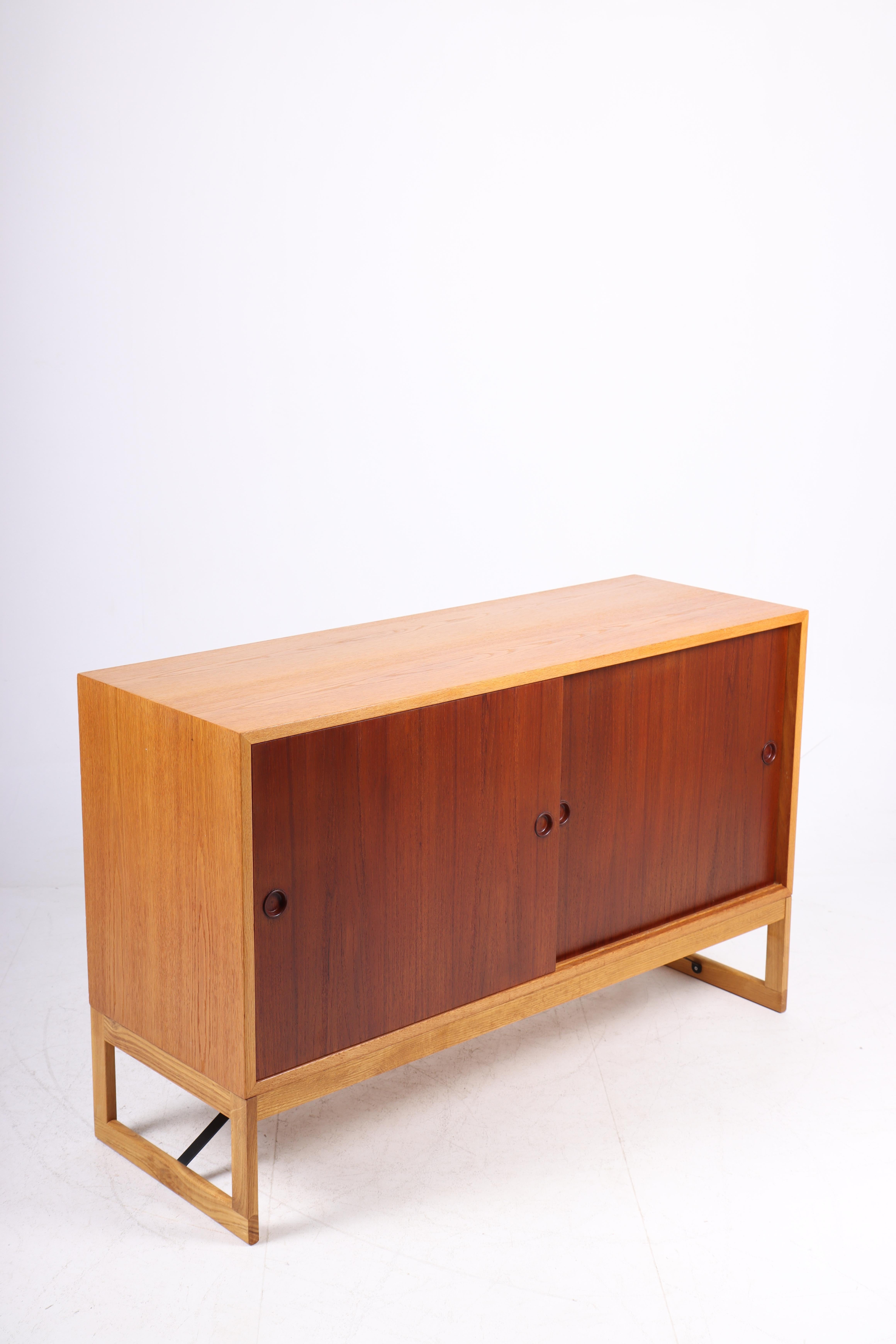 Swedish Low Midcentury Cabinet in Oak and Teak by Børge Mogensen, 1960s For Sale