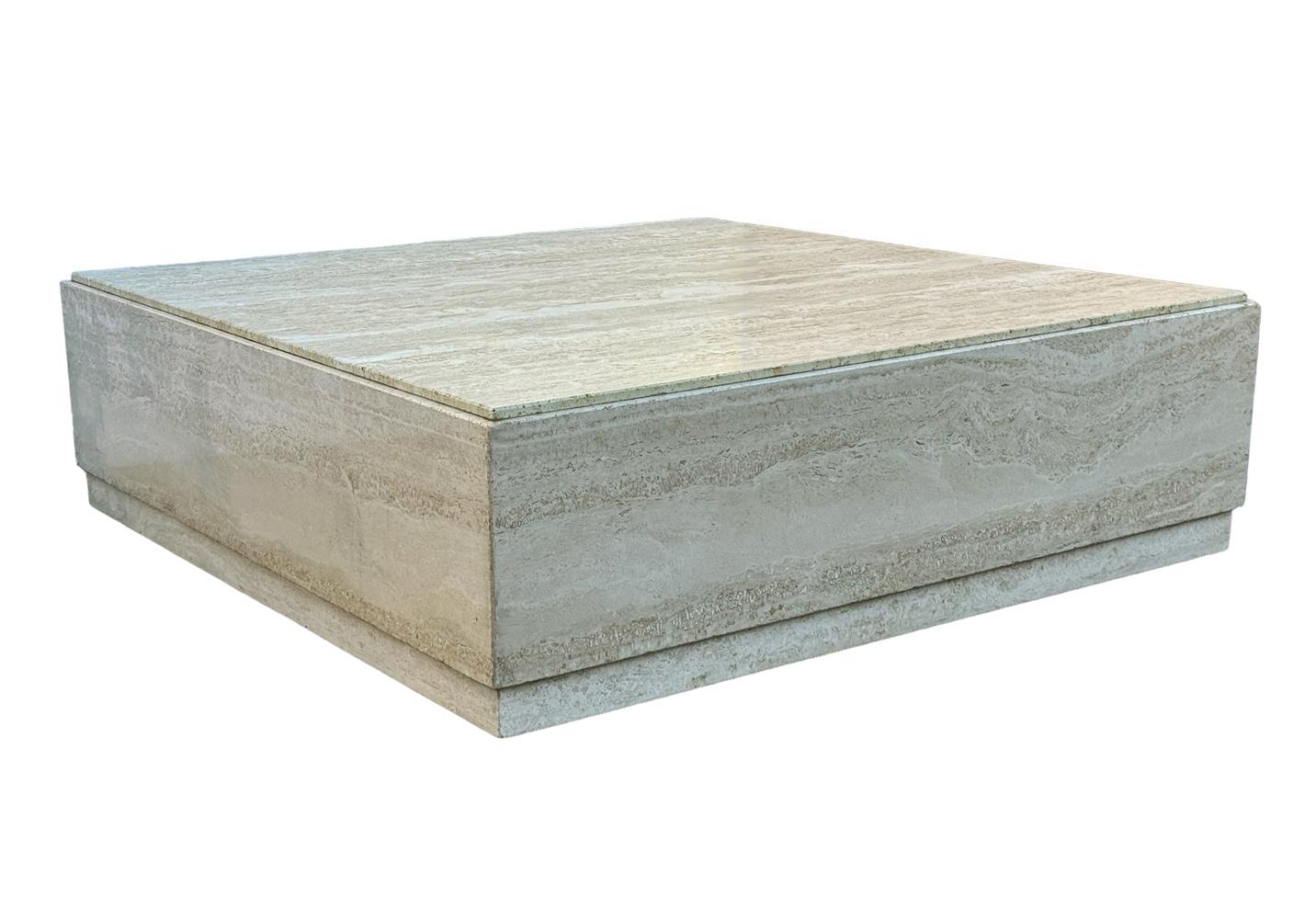 Low Midcentury Italian Modern Square Travertine Marble Cube Cocktail Table  en vente 1