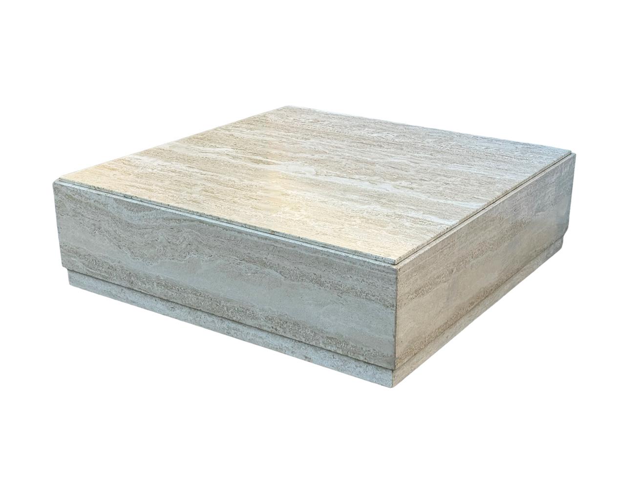 Low Midcentury Italian Modern Square Travertine Marble Cube Cocktail Table  en vente 2