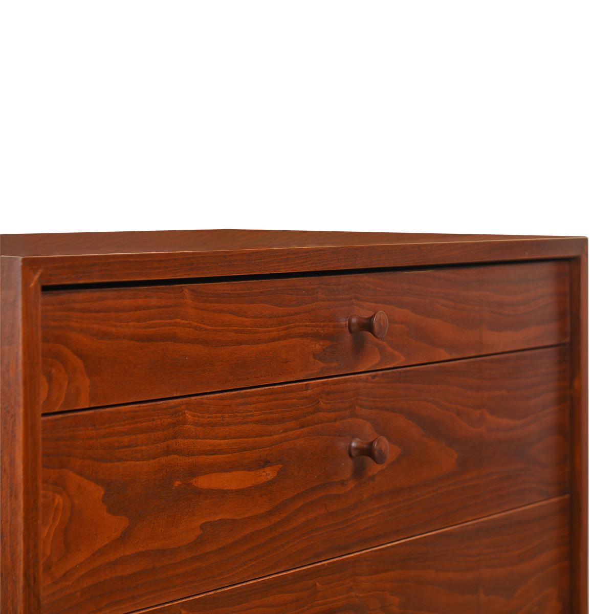 Low Midcentury Walnut 3-Drawer Chest Dresser In Good Condition For Sale In Kensington, MD