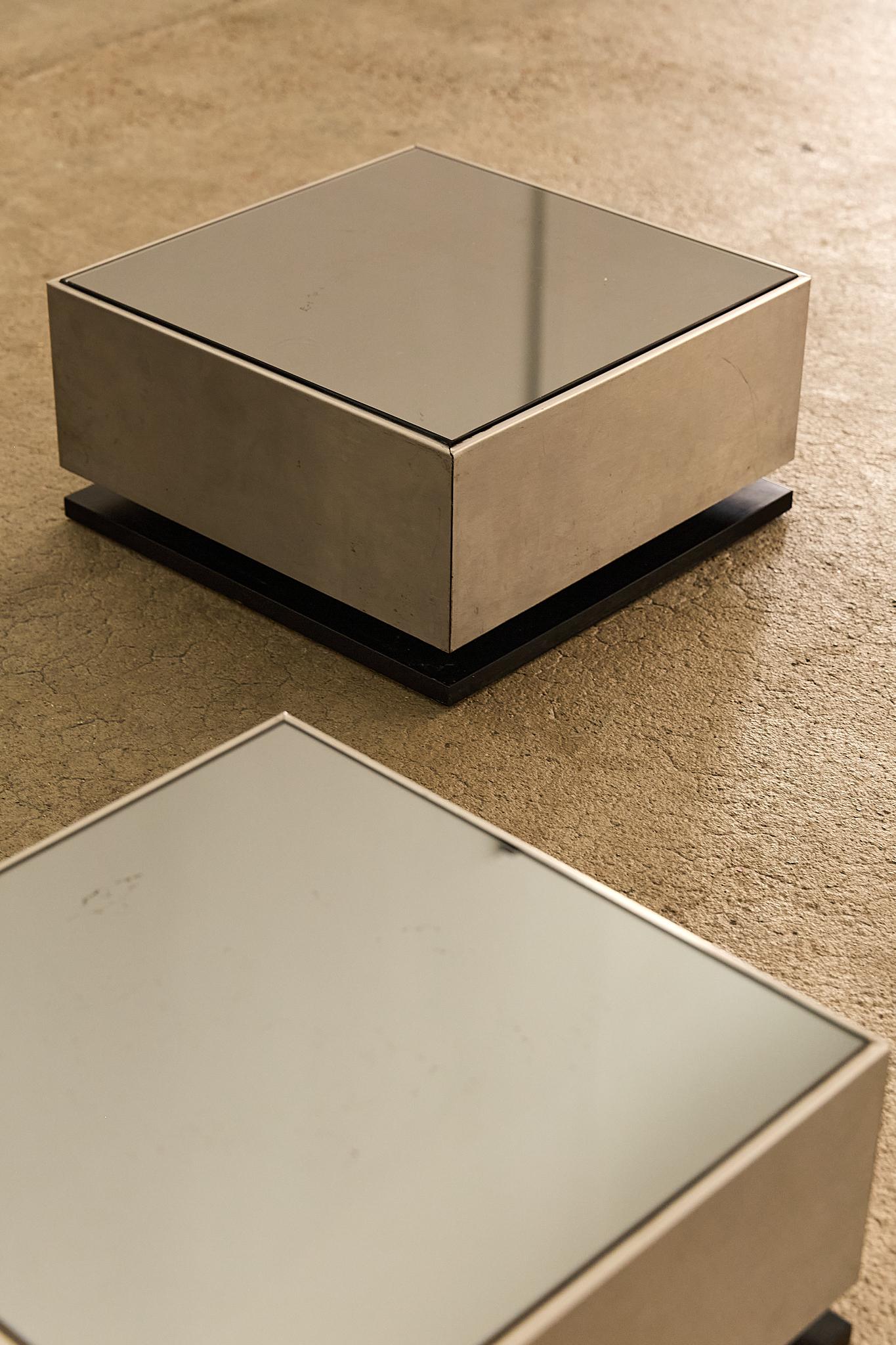 Low Mirrored Tables by Giovanni Ausenda (Ende des 20. Jahrhunderts) im Angebot