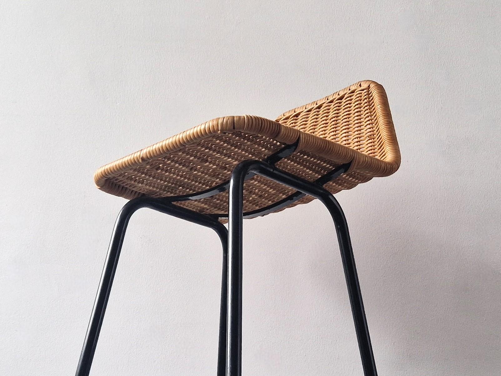 Mid-20th Century Low model stool of wicker and metal by Rohé Noordwolde, The Netherlands 1960's For Sale
