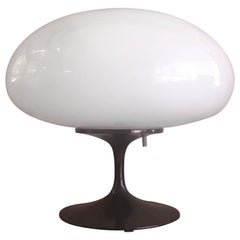 Lampe basse champignon avec base brune et abat-jour en verre d'art par Laurel Lamp Co.