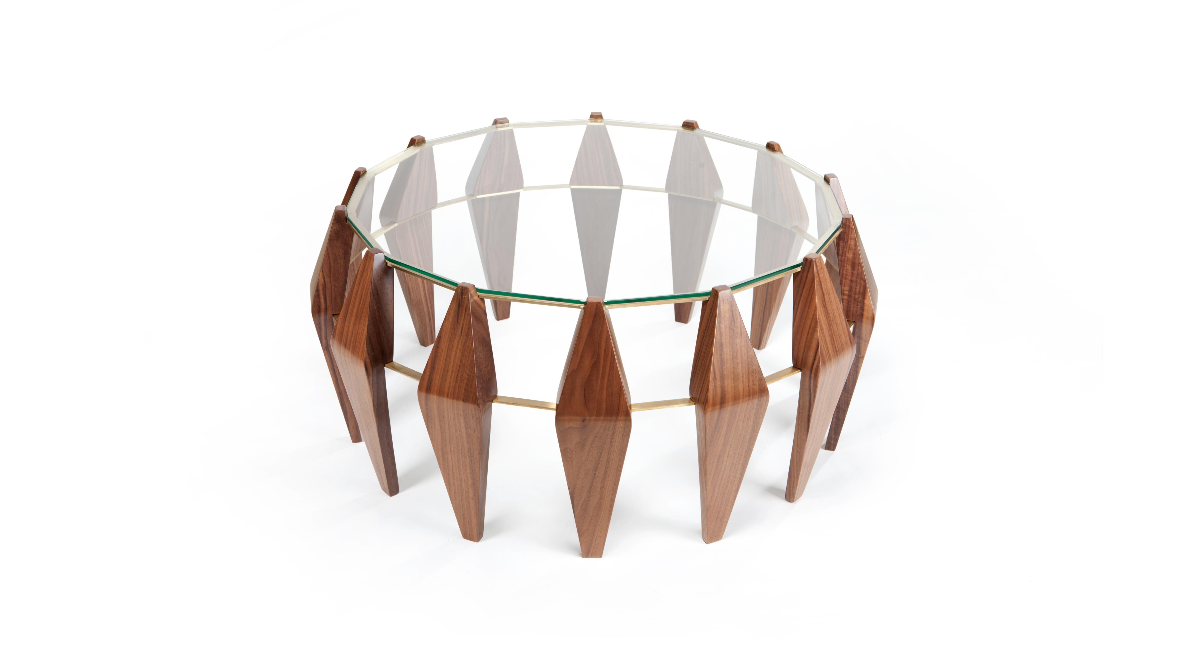 Low Na Pali Walnut Coffee Table by InsidherLand
Dimensions: D 90 x W 90 x H 40 cm.
Materials: wood structure finished in walnut veneer in half gloss varnish, oxidized brushed brass, glass.
12 kg.
Also available in white lacquered.

Numerous sculpted