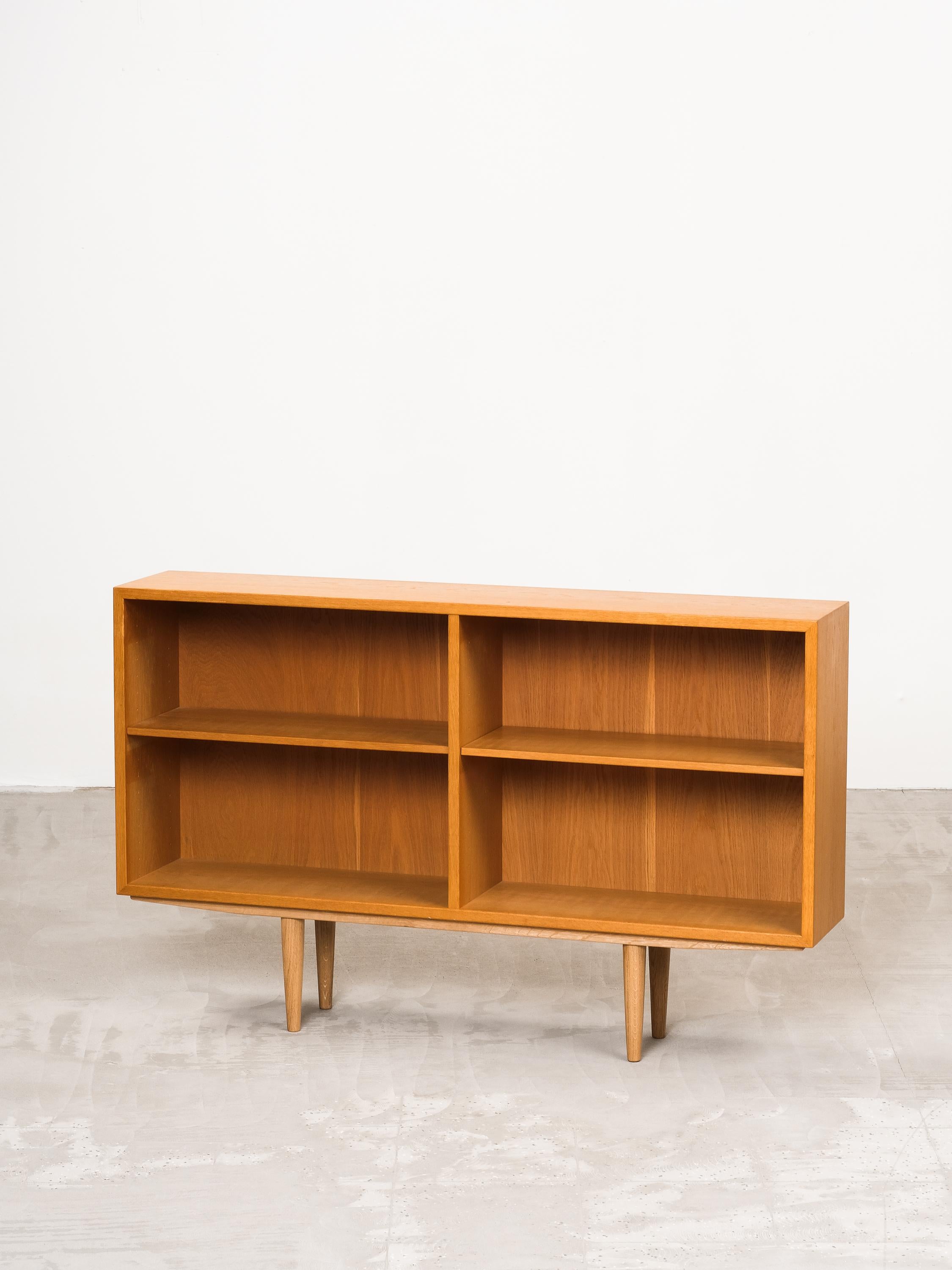 Mid-century modern bookcase by Børge Mogensen, top designer from the Danish mid-century modern period. Manufactured in Sweden by Karl Andersson & Söner in the 1960s.

This low bookcase has two height-adjustable shelves and is in good condition.