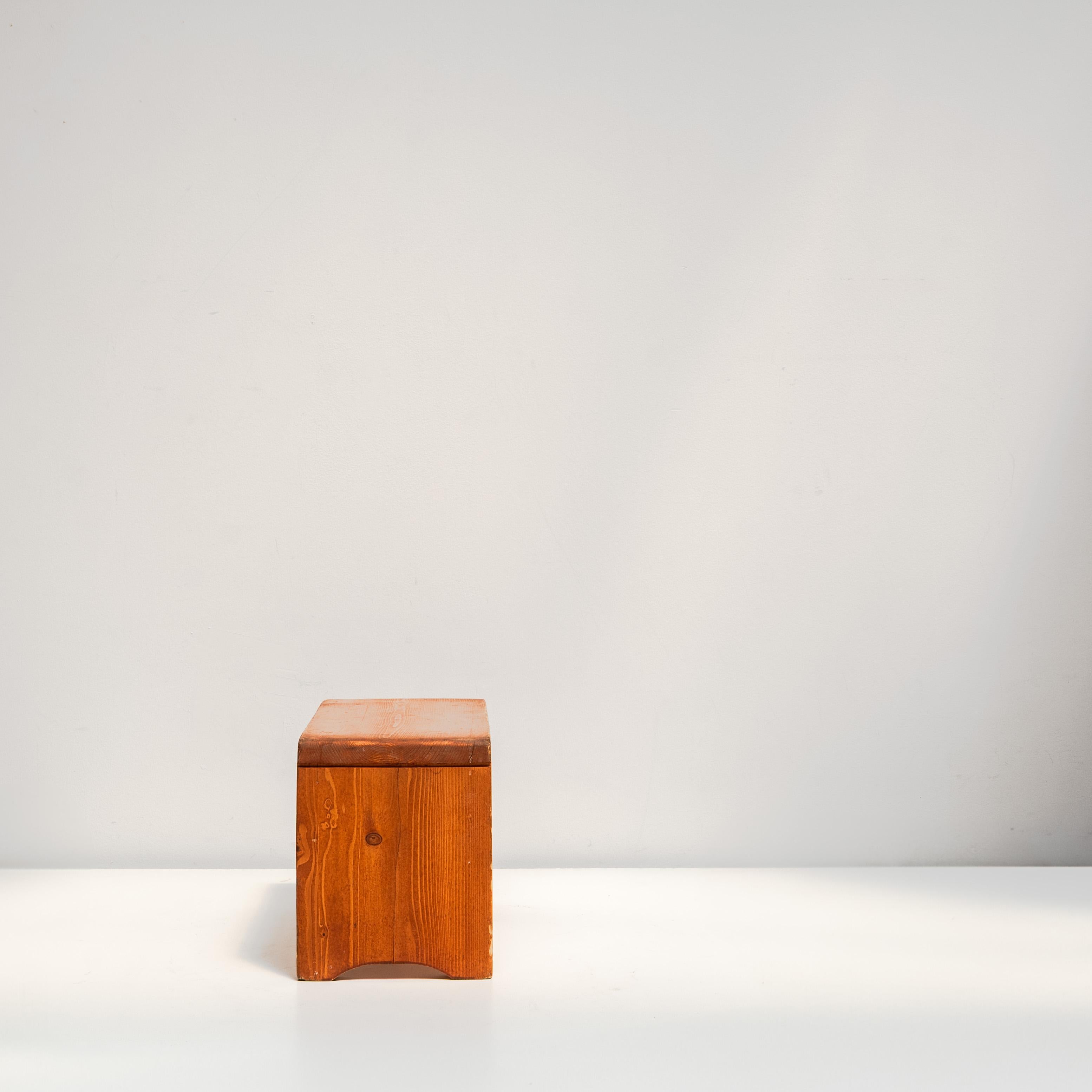 Low Pine Stool from Les Arcs, France, 1970s In Good Condition For Sale In Tokyo, Tokyo