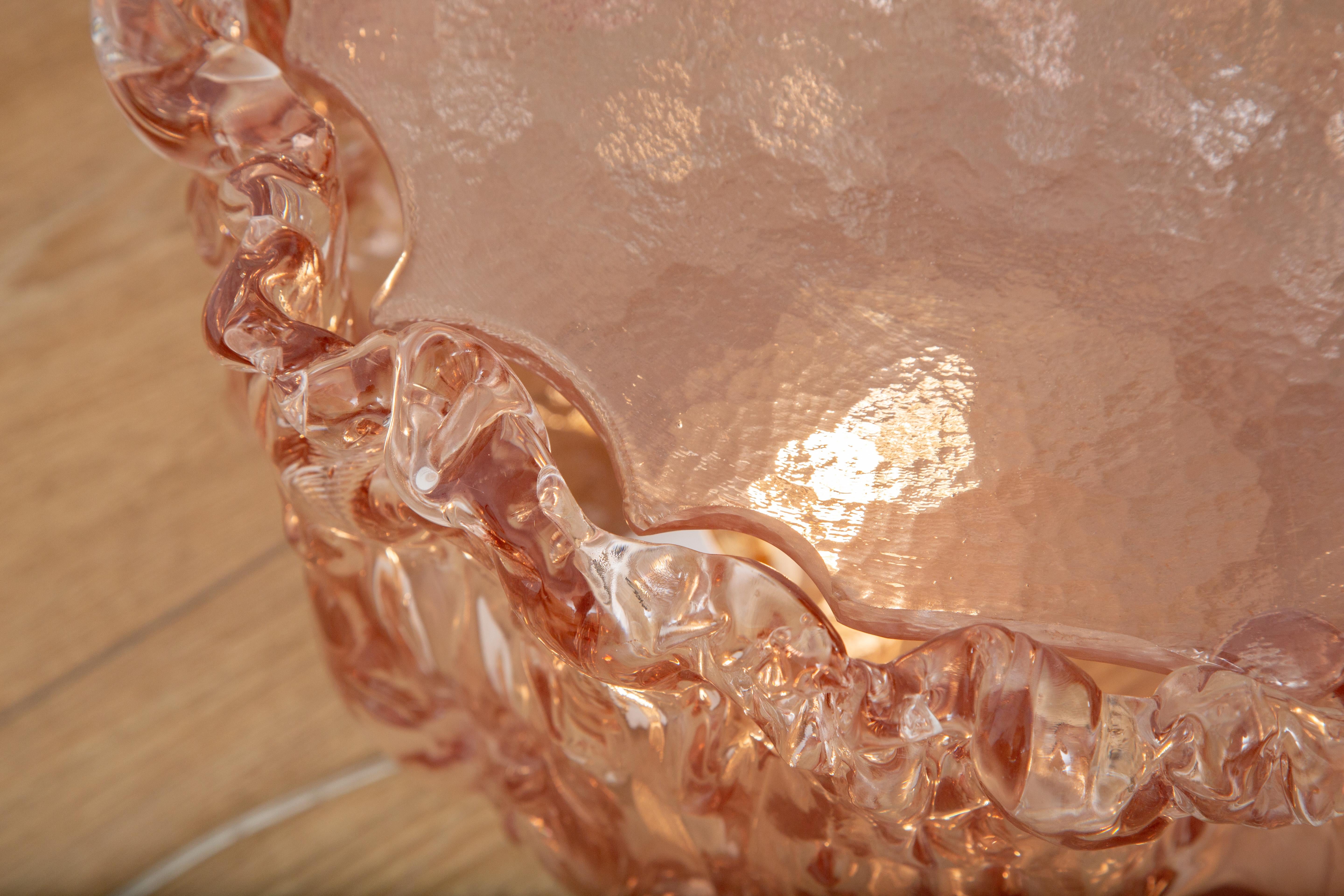 Niedriger Beistelltisch aus rosa Glas, von Tokujin Yoshioka, auf Lager (Italienisch) im Angebot