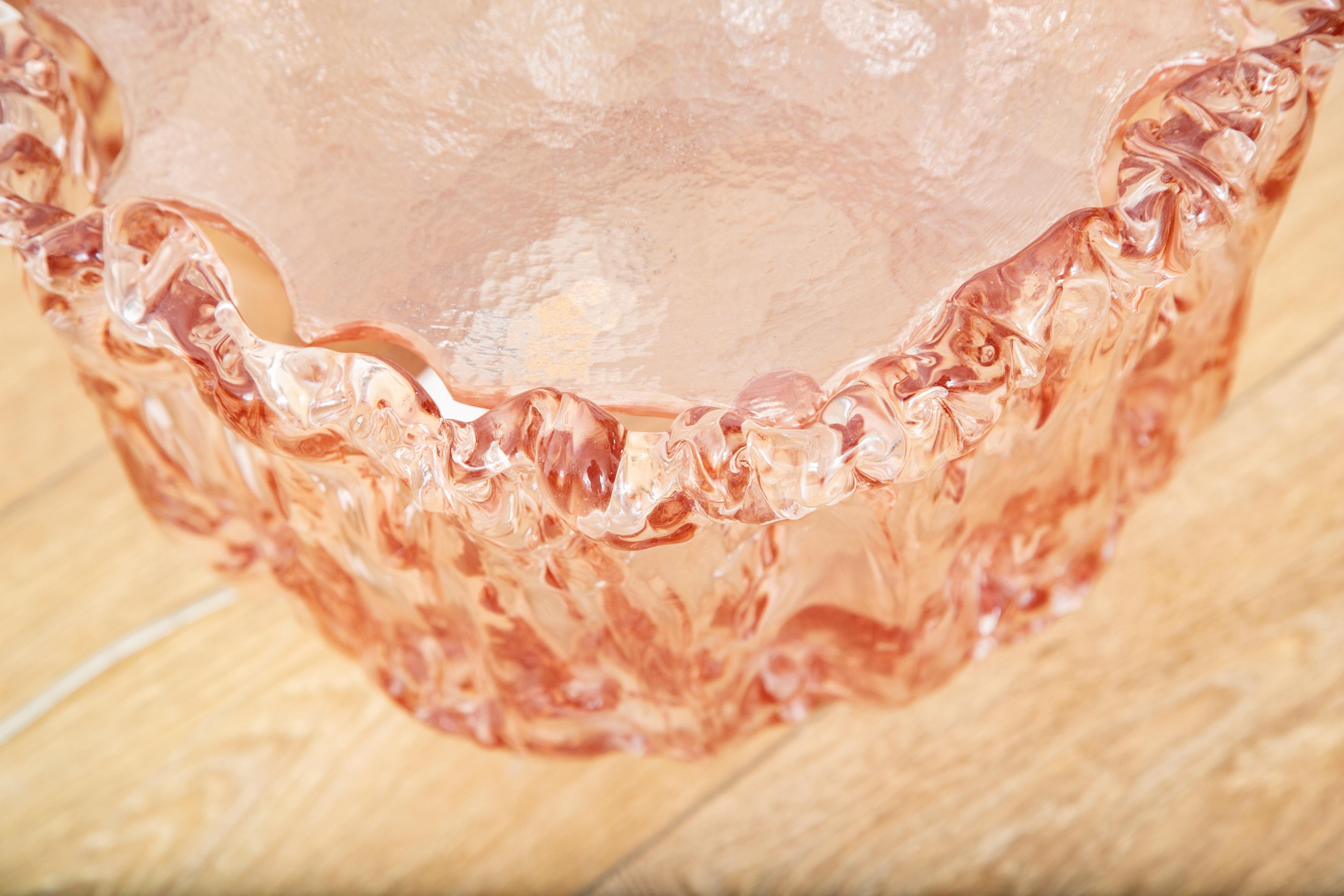 Niedriger Beistelltisch aus rosa Glas, von Tokujin Yoshioka, auf Lager im Angebot 1
