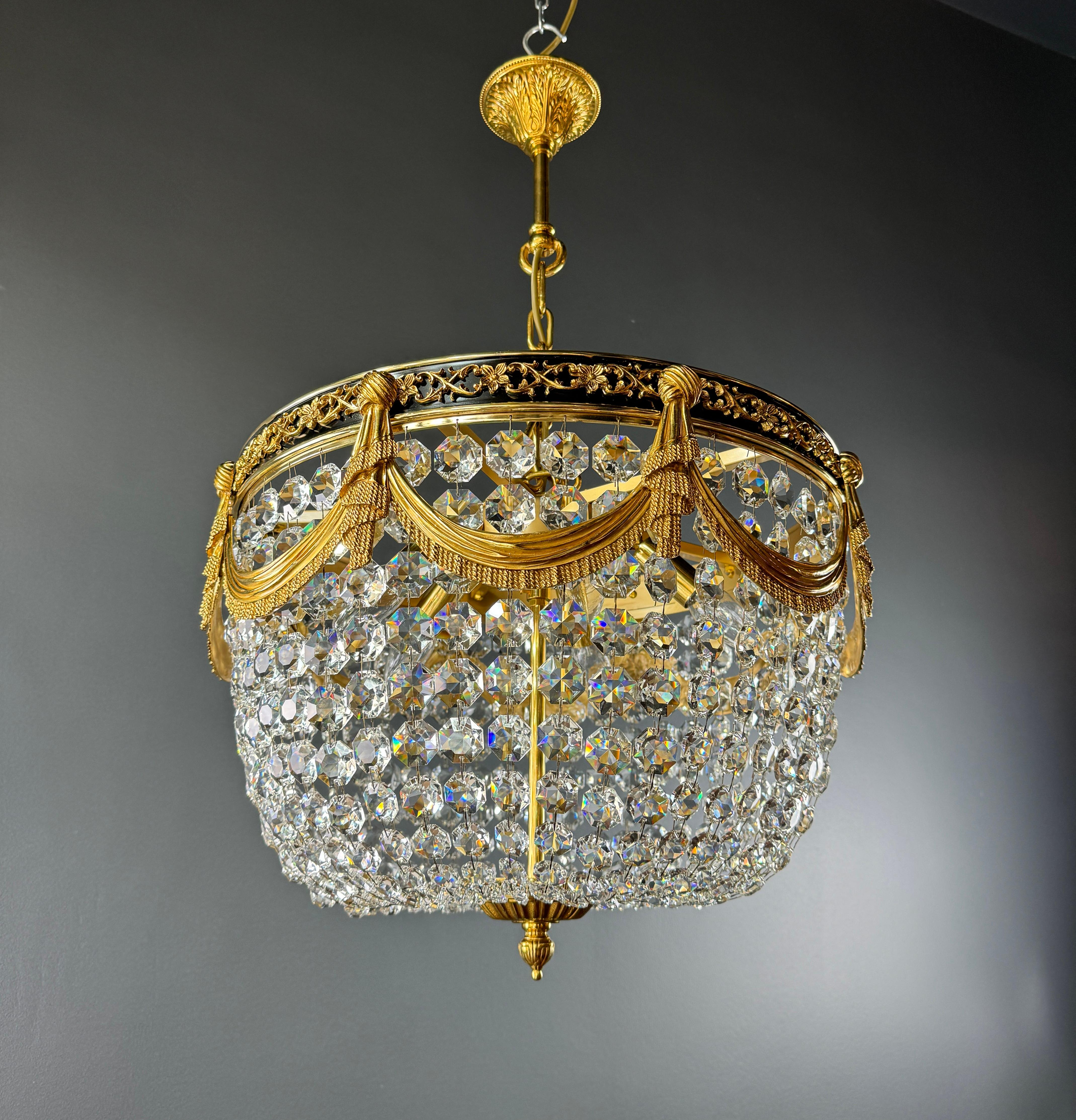Low Plafonnier Crystal Chandelier in Gold Lustre Brass Art Deco In New Condition For Sale In Berlin, DE