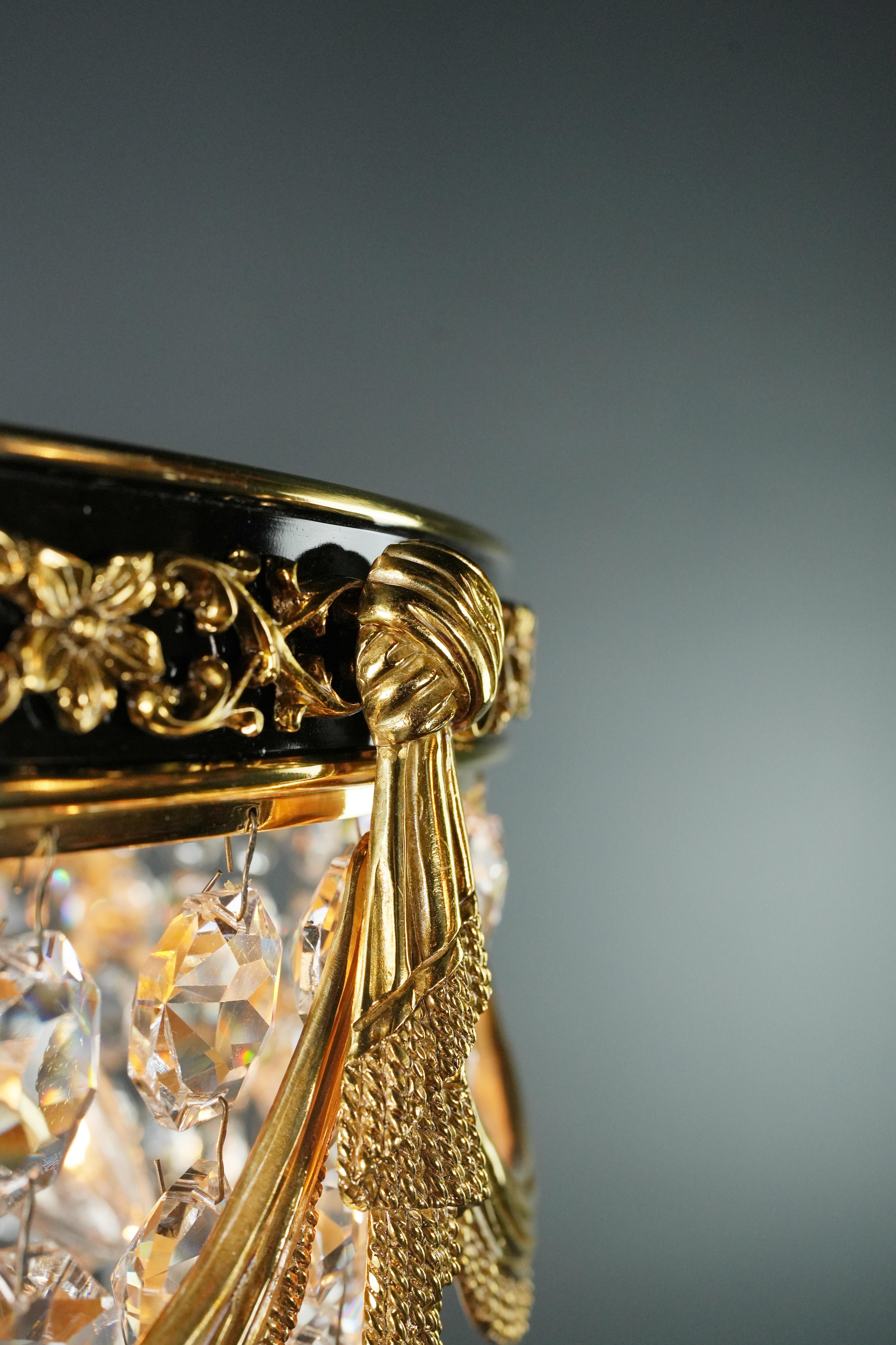 Niedriger Plafonnier-Kristall-Kronleuchter aus Gold, Lüster und Messing, Art déco im Angebot 3