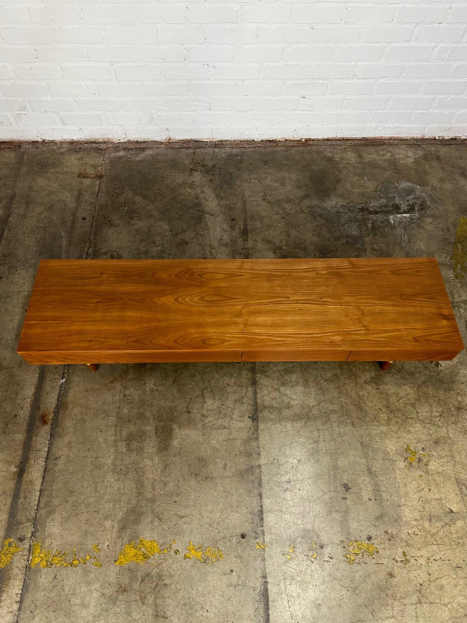 Low profile American of martinsville coffee table/ Bench  In Good Condition For Sale In Los Angeles, CA