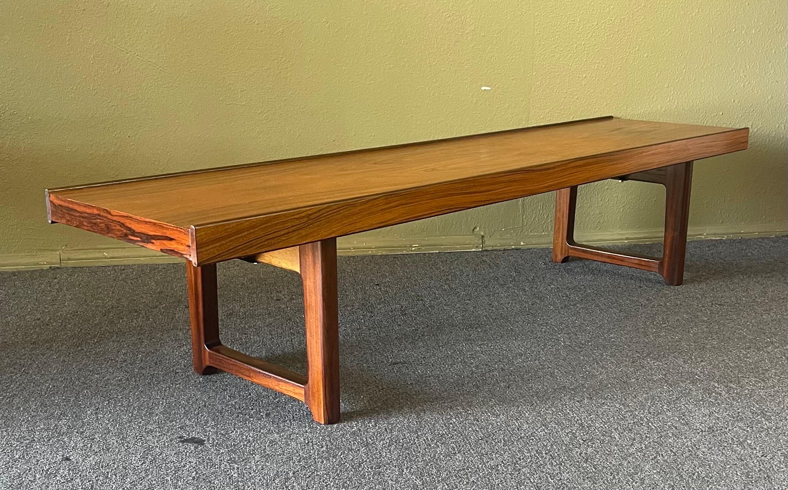 A absolutley gorgeous low profile bench / coffee table in rosewood by Torbjørn Afdal for Bruksbo, circa 1960s. The piece is in very good vintage condition and measures 59.5