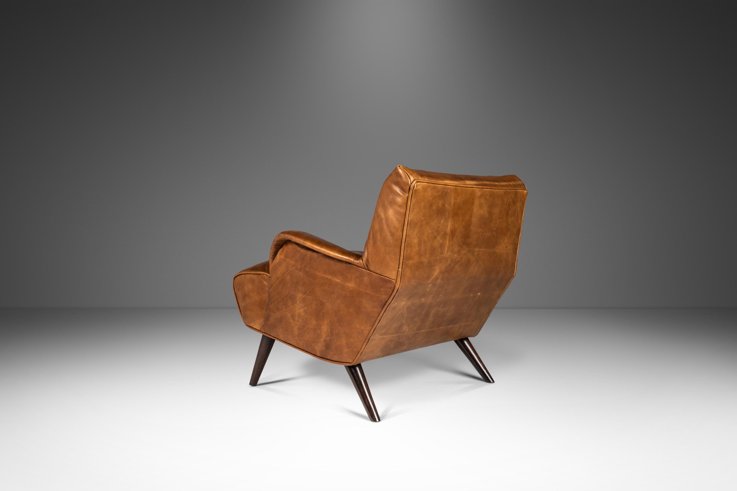 Mid-Century Modern Low Profile Lounge Chair in Leather Attributed to Carlo de Carli, Italy, 1960's For Sale