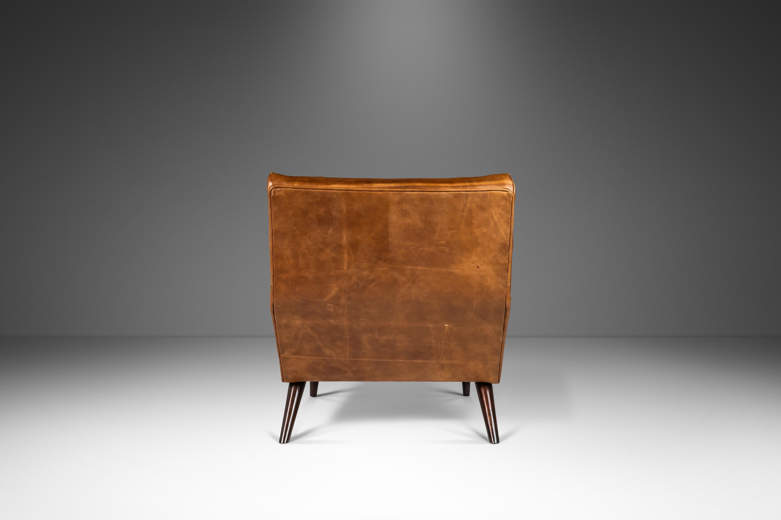Italian Low Profile Lounge Chair in Leather Attributed to Carlo de Carli, Italy, 1960's For Sale