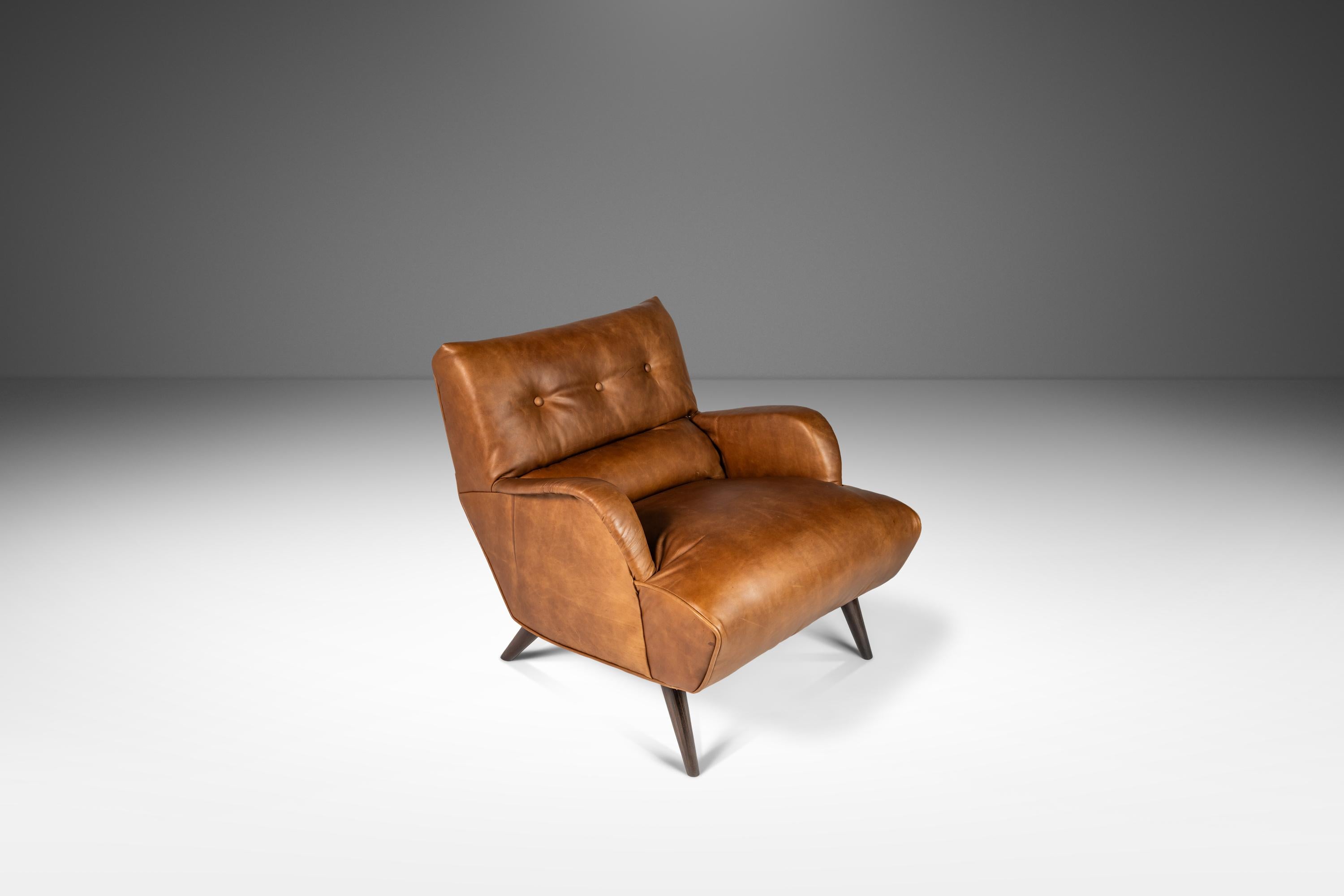 Mid-20th Century Low Profile Lounge Chair in Leather Attributed to Carlo de Carli, Italy, 1960's For Sale